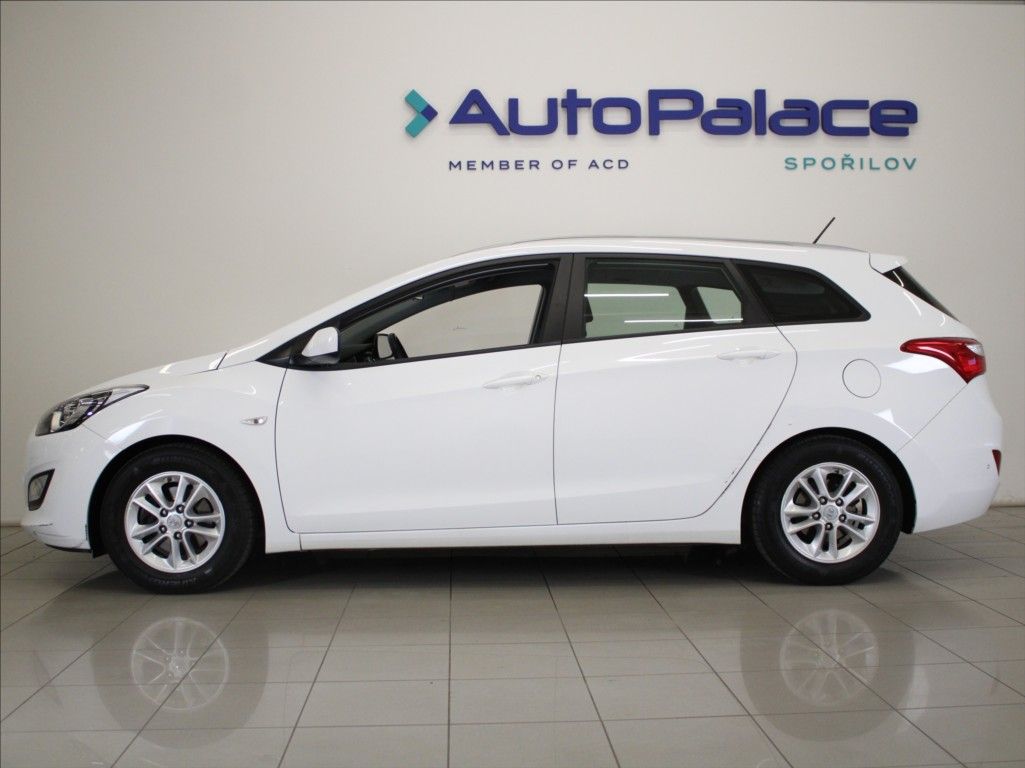Hyundai i30, 1,6 GDI 99kW Tricolor 1.maj.ČR - fotka 5