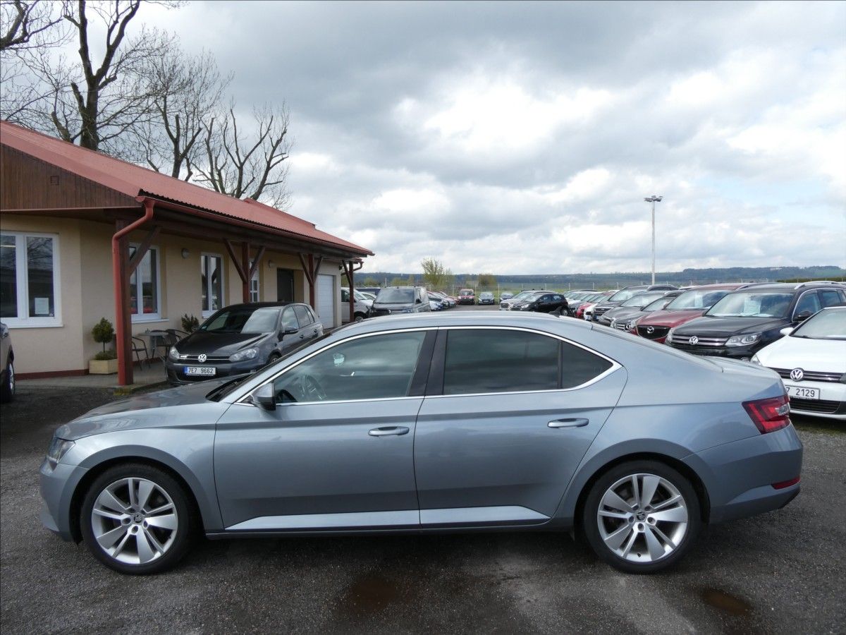 Škoda Superb, 2,0 TDi STYLE DSG, 2x kola, ČR - fotka 5