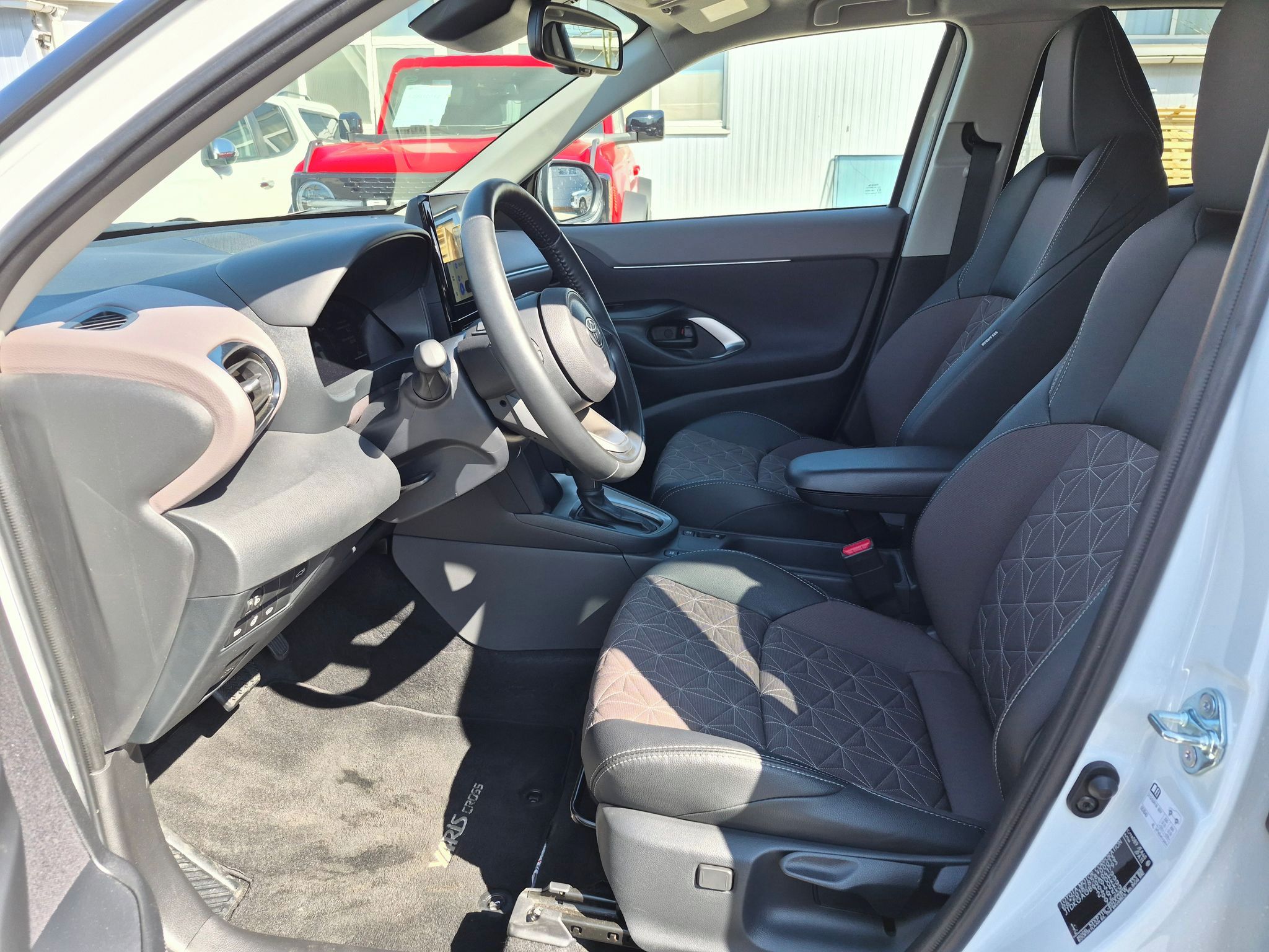 Toyota Yaris Cross, 1,5 HEV Executive - fotka 6