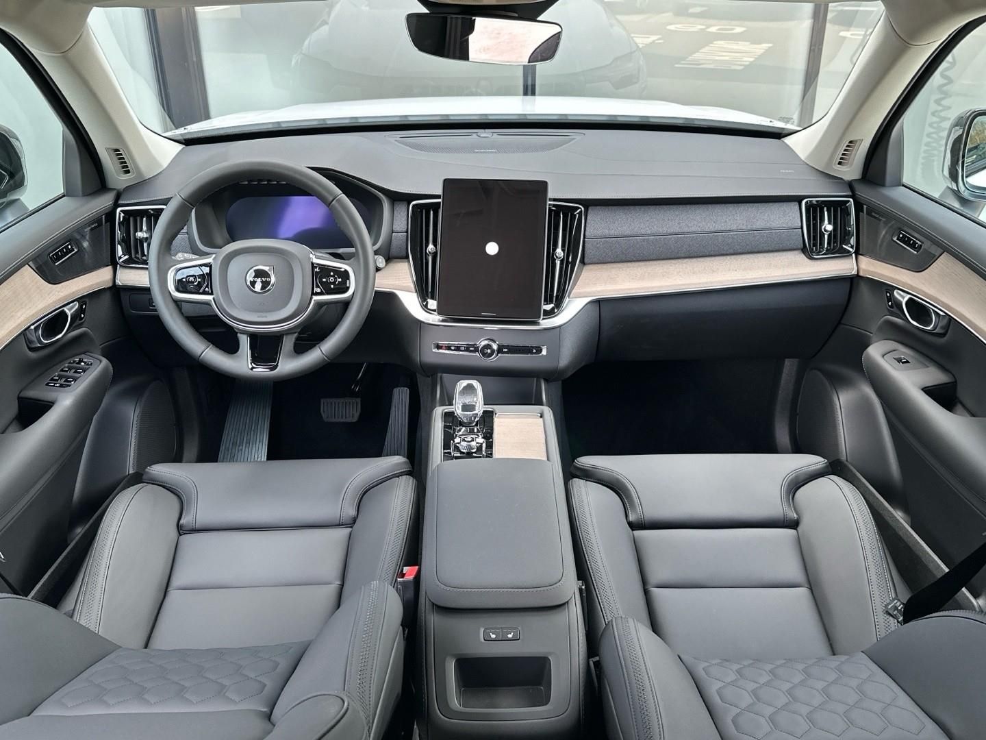 Volvo XC90, 2.0B5 184kW 4x4  PLUS DARK - fotka 4