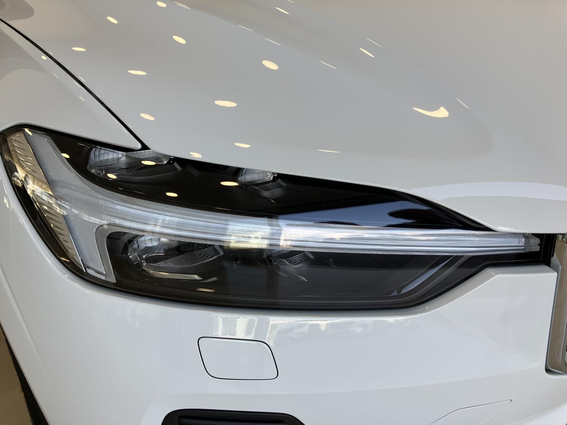 Volvo XC60, B4 FWD Momentum PRO AT8 - fotka 5