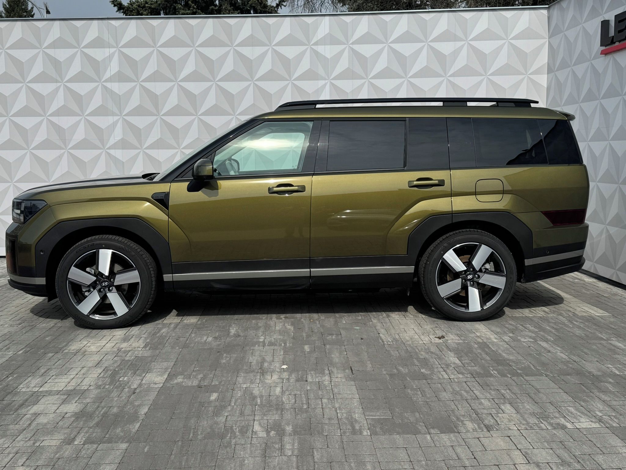 Hyundai Santa Fe, 7S 1,6 T-GDI HEV 4WD STYLE PRE - fotka 3