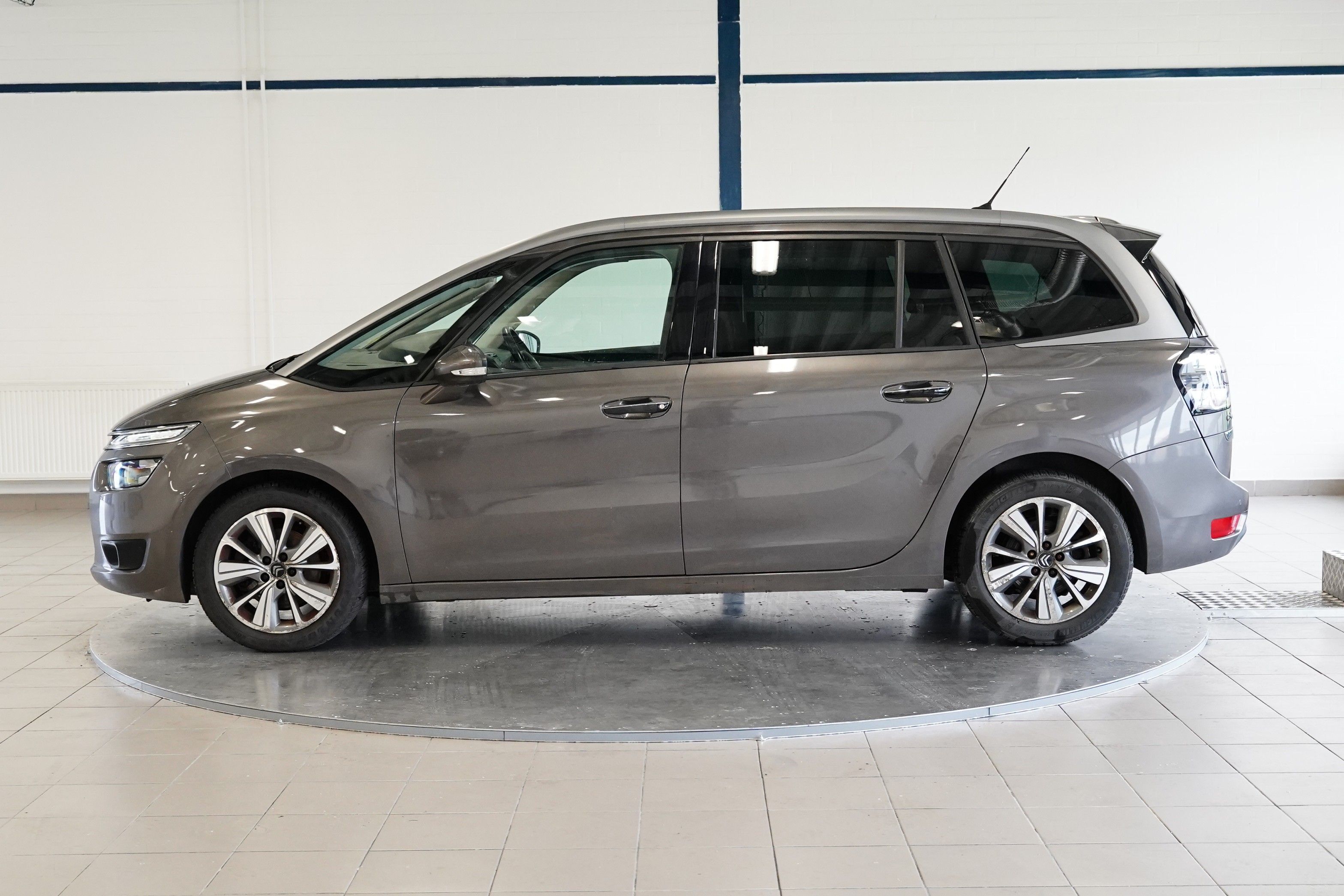 Citroën Grand C4 Picasso, 2.0 Blue-HDi 110 kW Selection - fotka 3