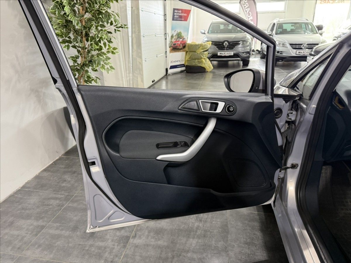Ford Fiesta, 1,2   i RS ALU VÝHŘEV NOVÁ STK - fotka 6