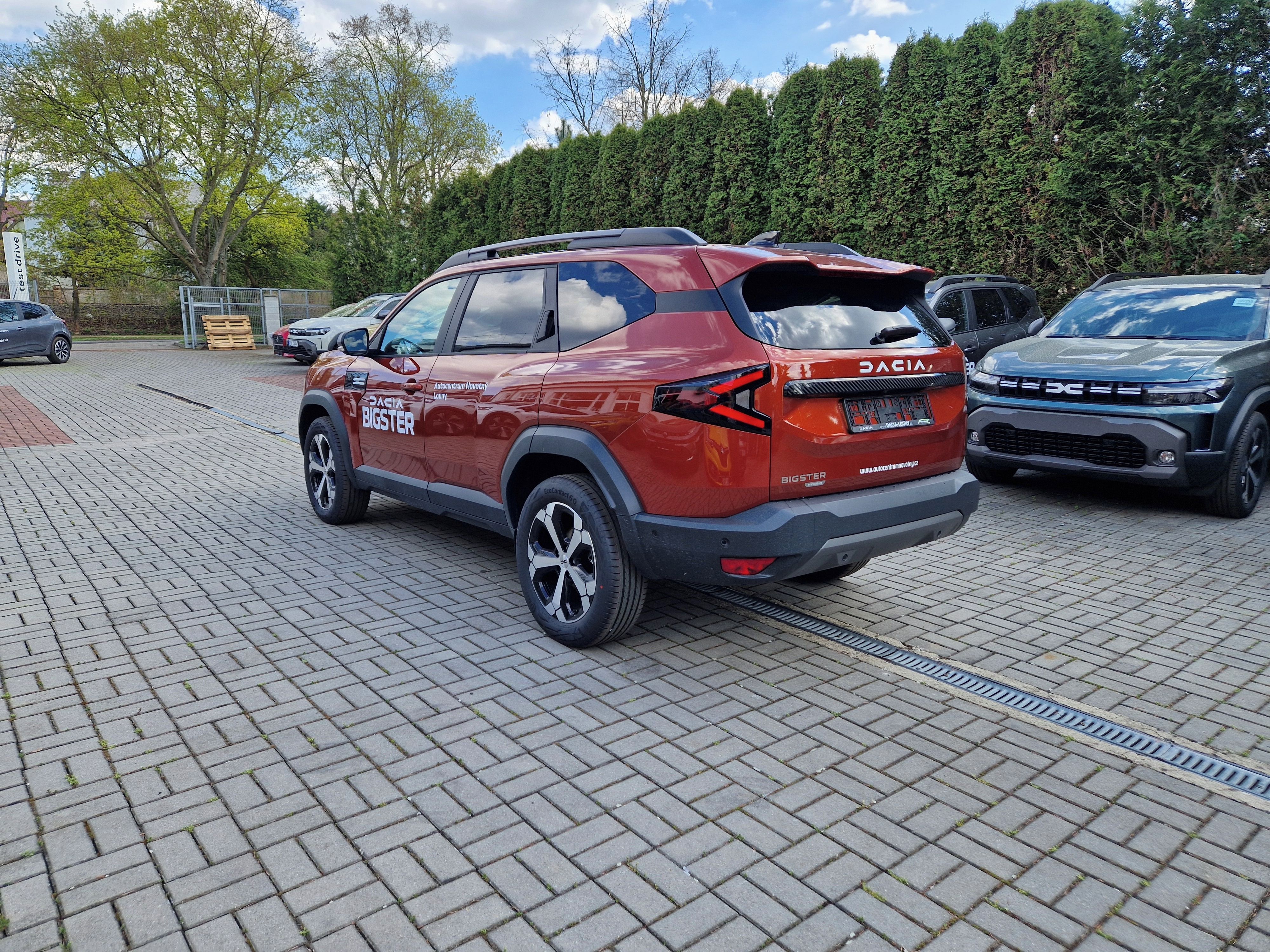 Dacia Bigster, Journey hybrid 155 - fotka 2