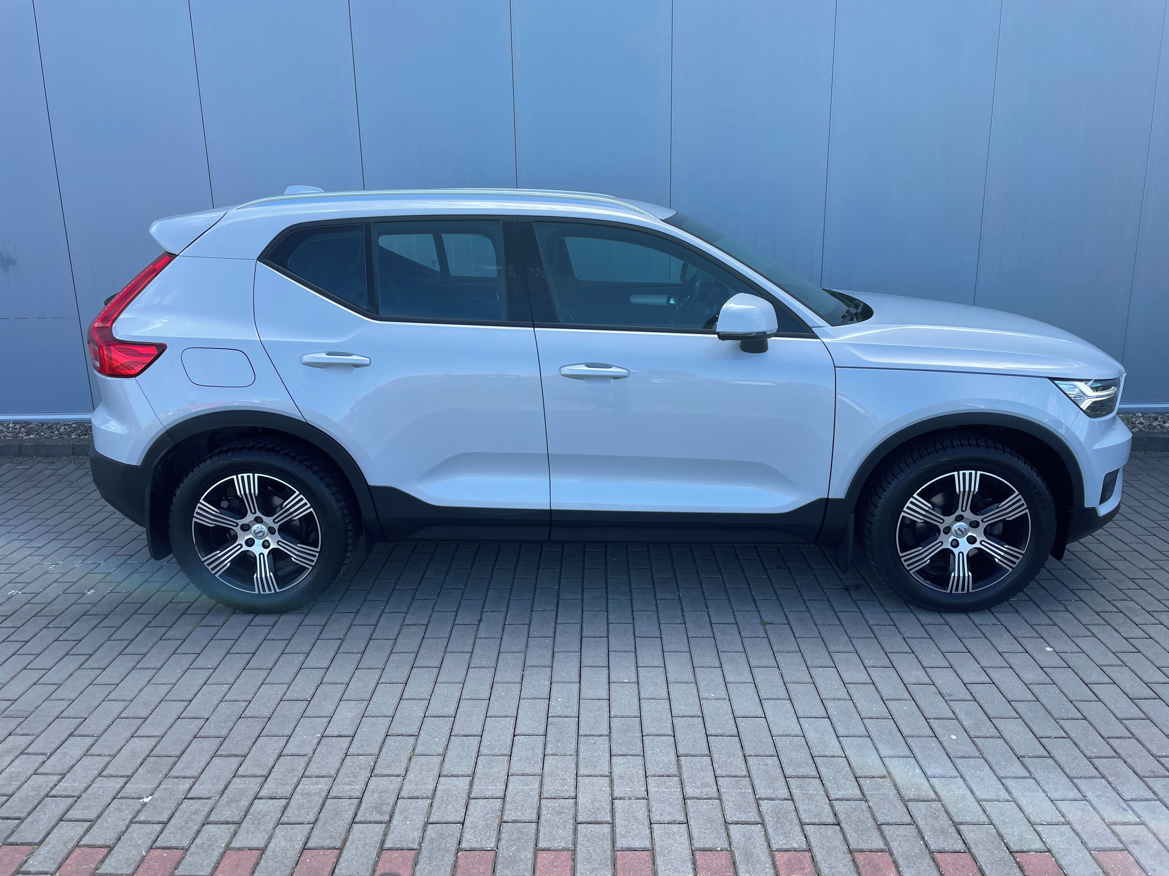 Volvo XC40, D3 MOMENTUM Pro Aut. - fotka 5