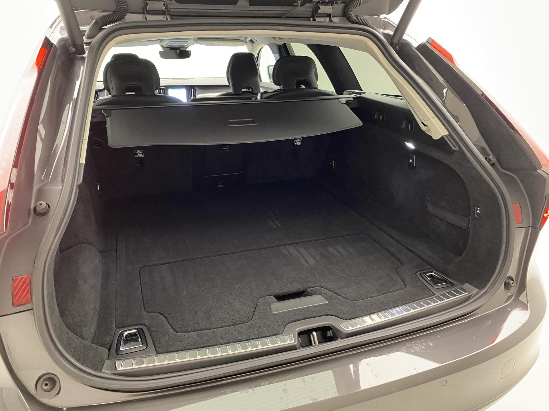 Volvo V90, T6 AWD RECHARGE DARK PLUS AUT - fotka 6