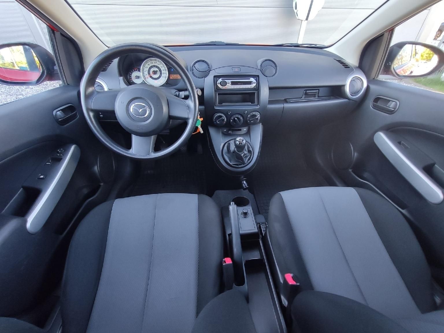 Mazda 2, 1.35i 16V nové CZ - fotka 2