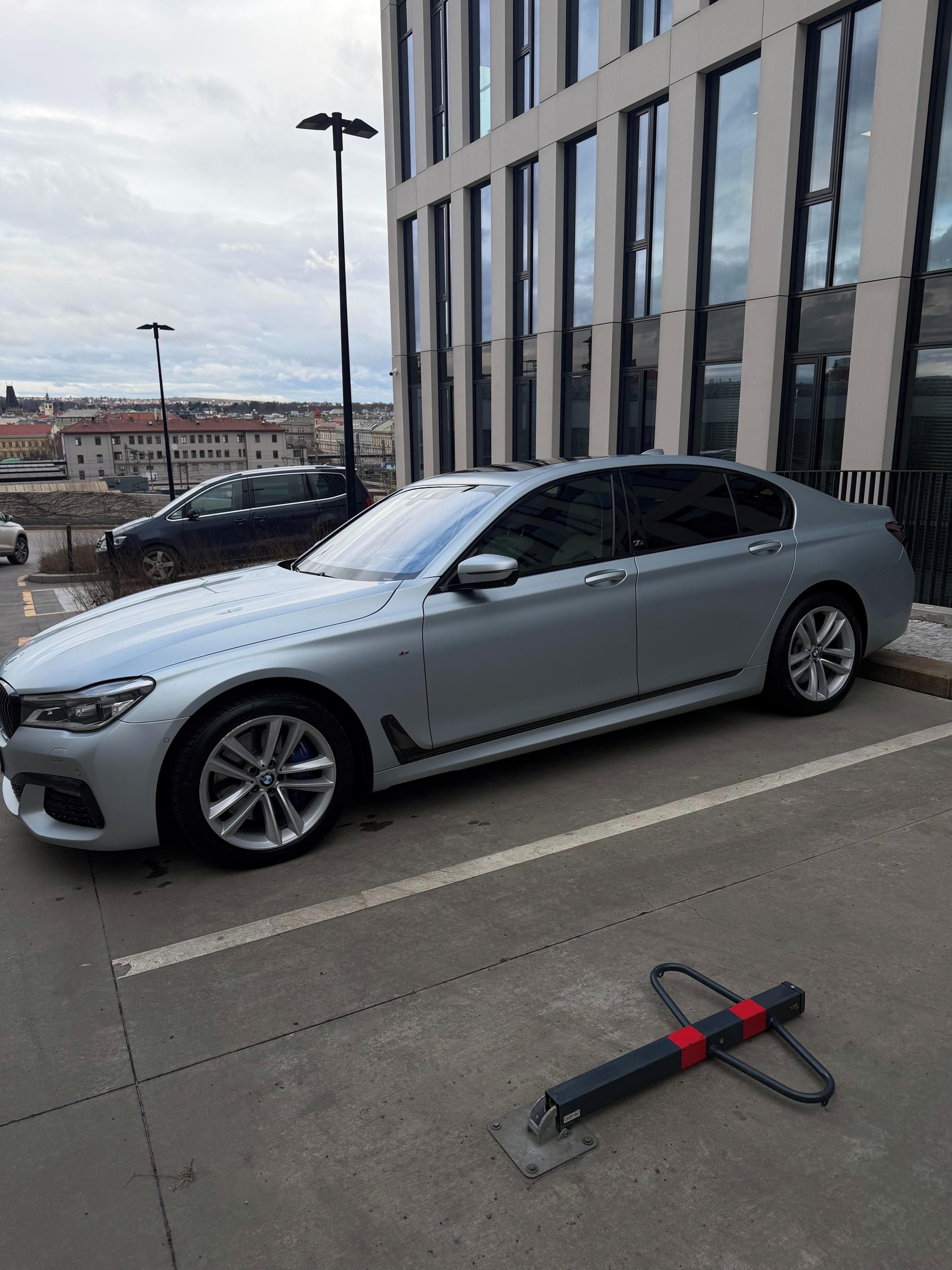 BMW Řada 7, 40d - 40thEdice -DPH- Historie - fotka 2