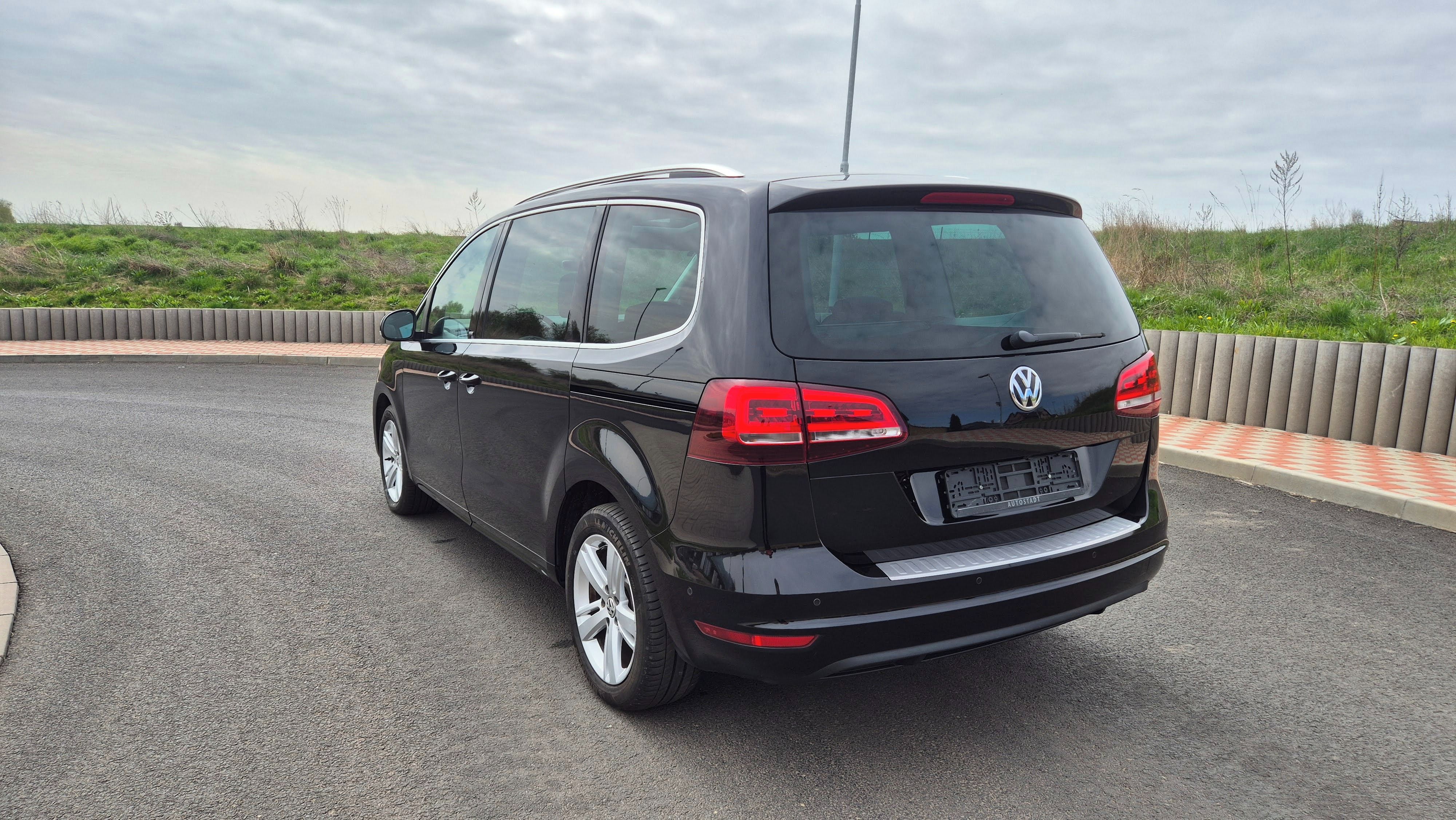 Volkswagen Sharan, 2,0tdi Allstar,DCC,Xenon,tažné - fotka 5