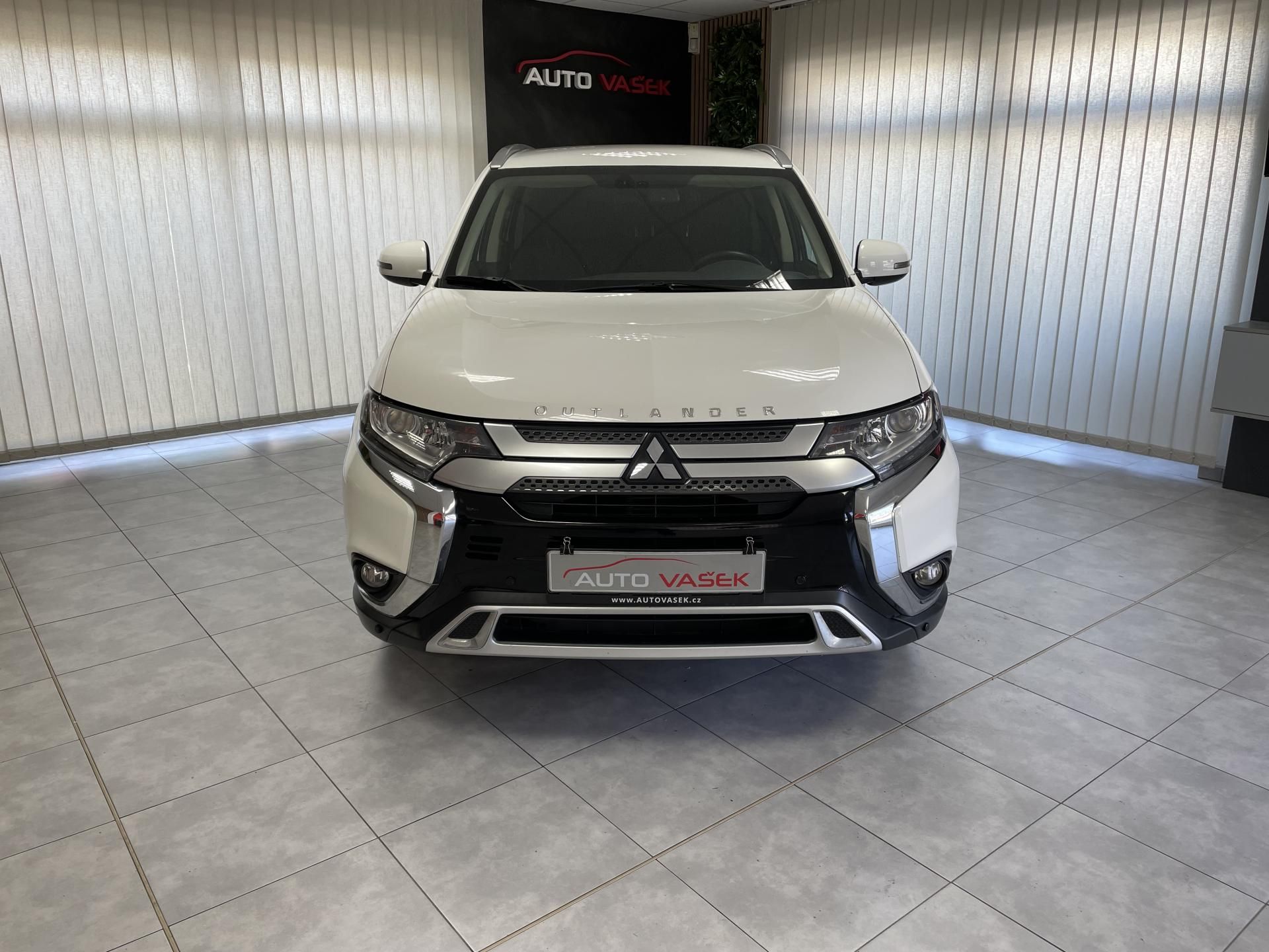 Mitsubishi Outlander, 2.0 MIVEC AT 4x4 ČR DPH SERVIS - fotka 4