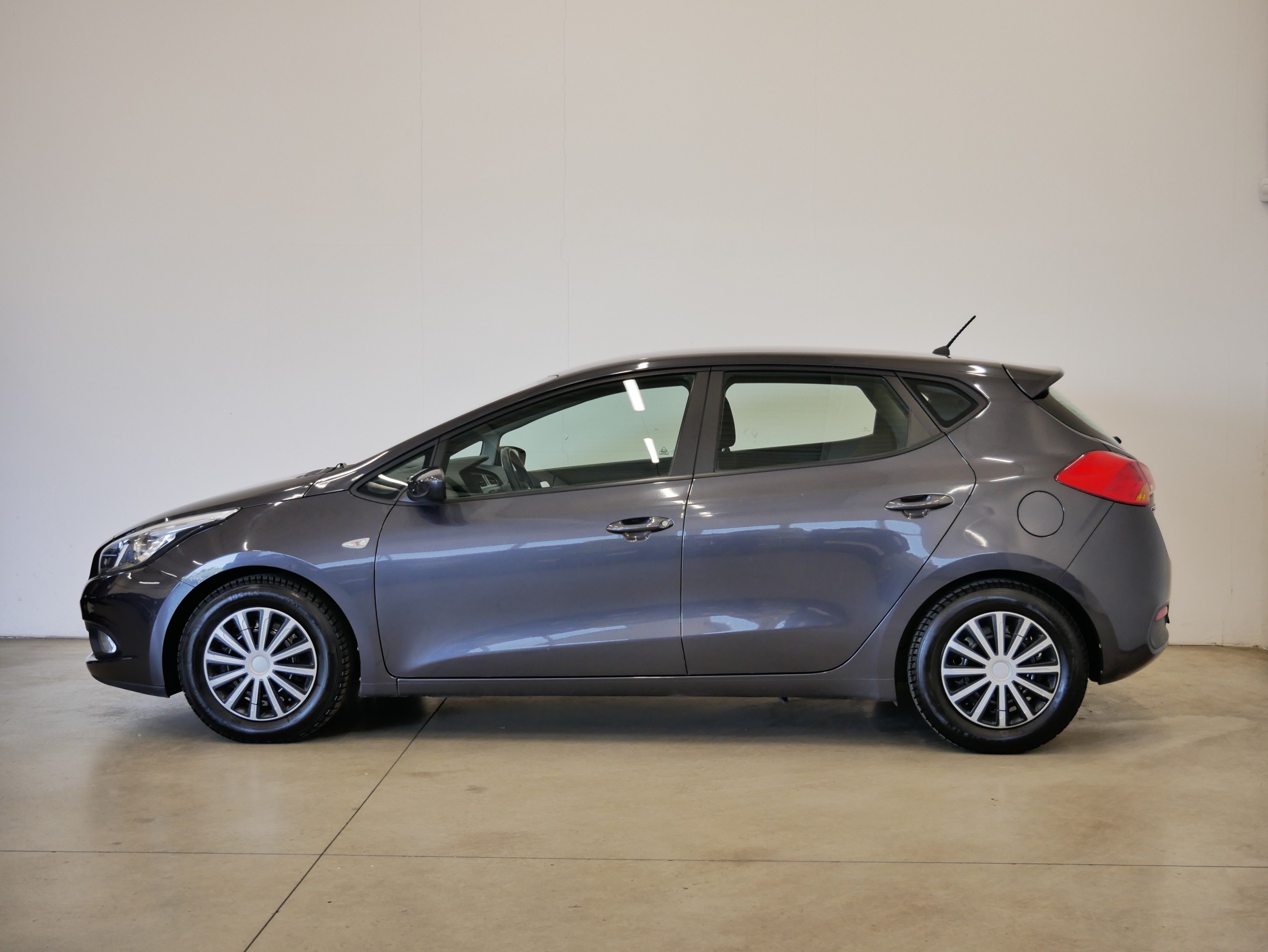 Kia Cee´d, 1.4i 74 kW Comfort - fotka 3