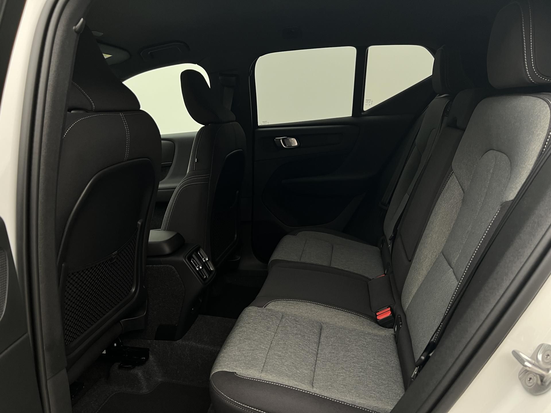 Volvo XC40, B4 PLUS BLACK EDITION AUT - fotka 5