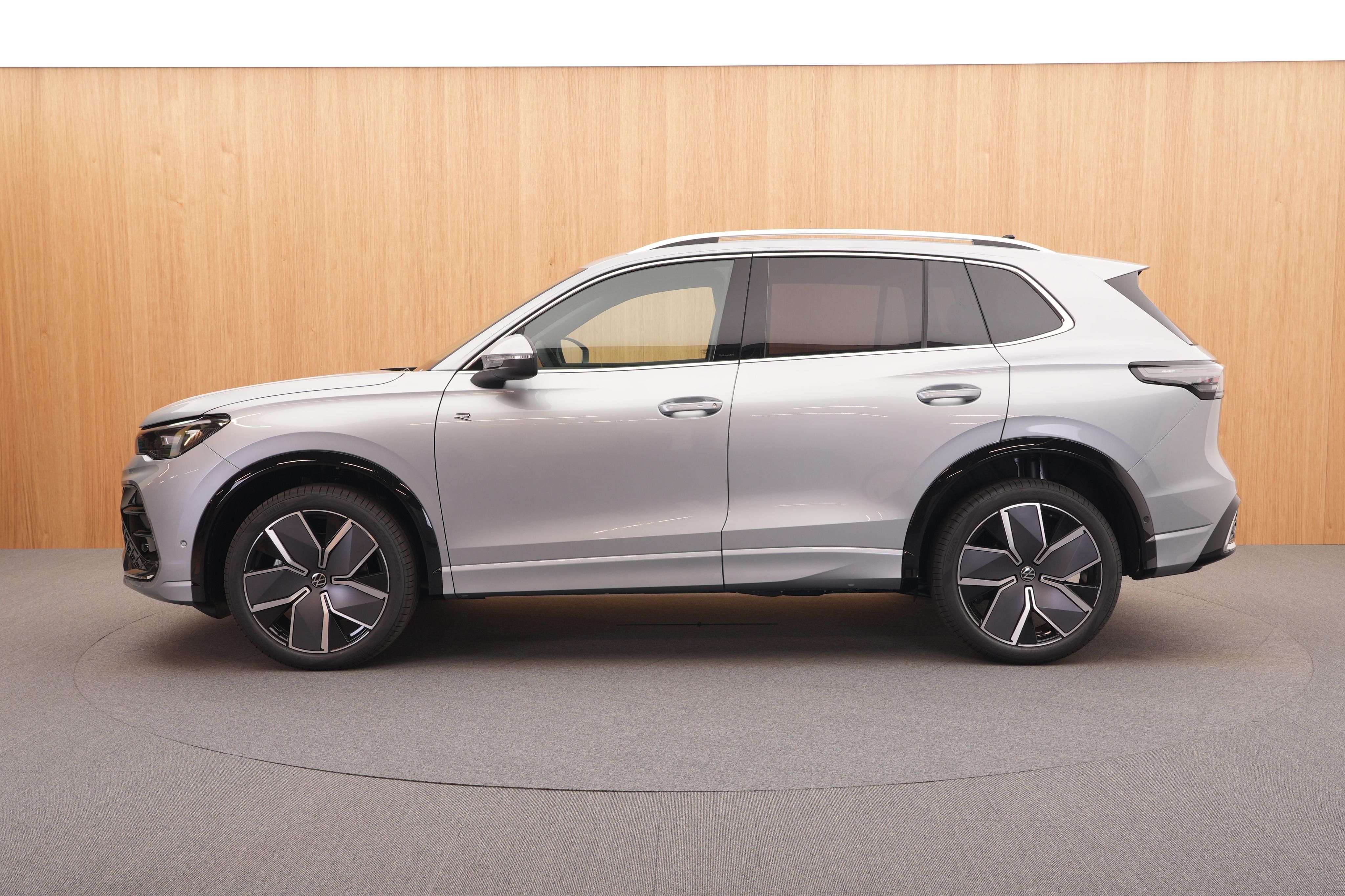 Volkswagen Tiguan, R-Line People 2.0 TSI 4x4 DSG - fotka 2