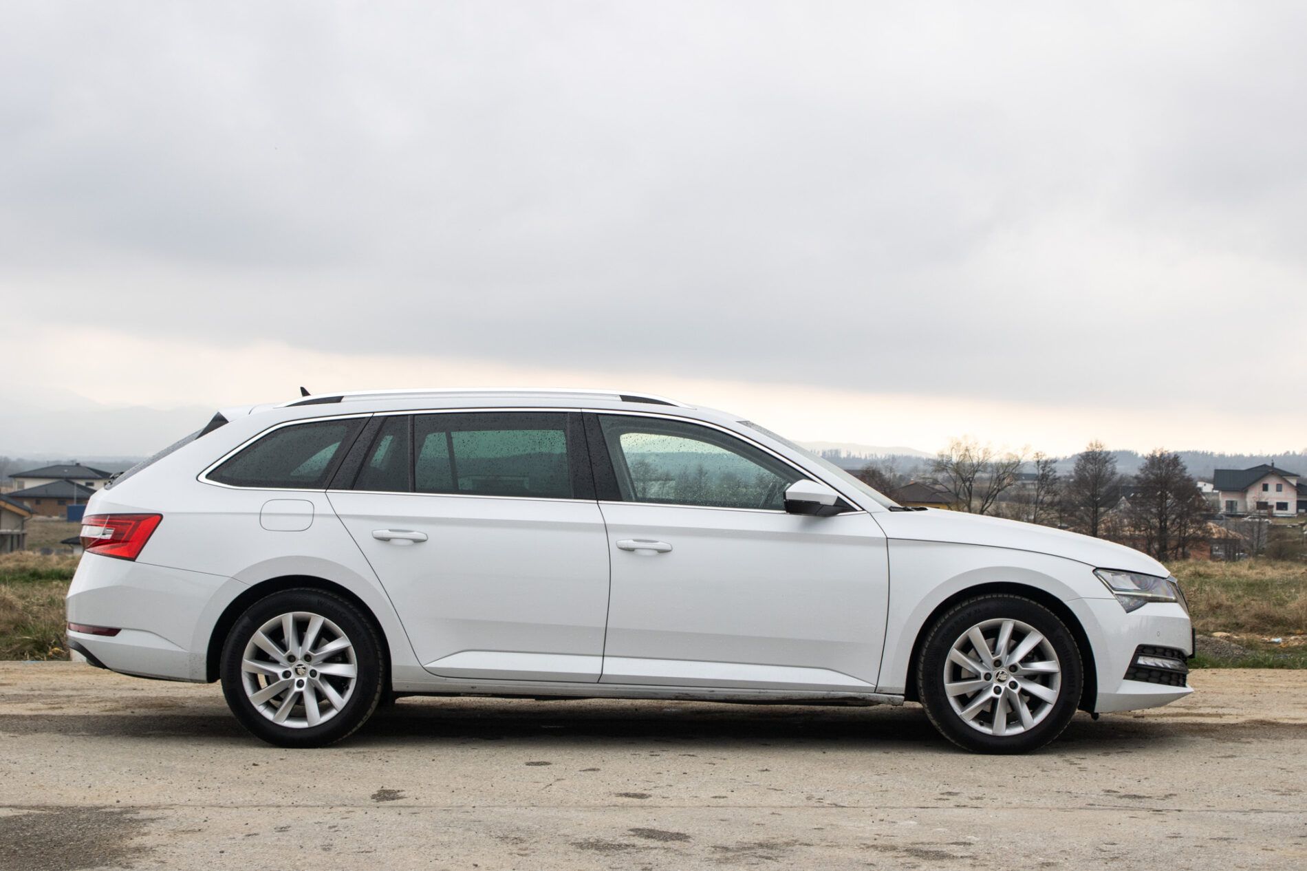 Škoda Superb - fotka 4