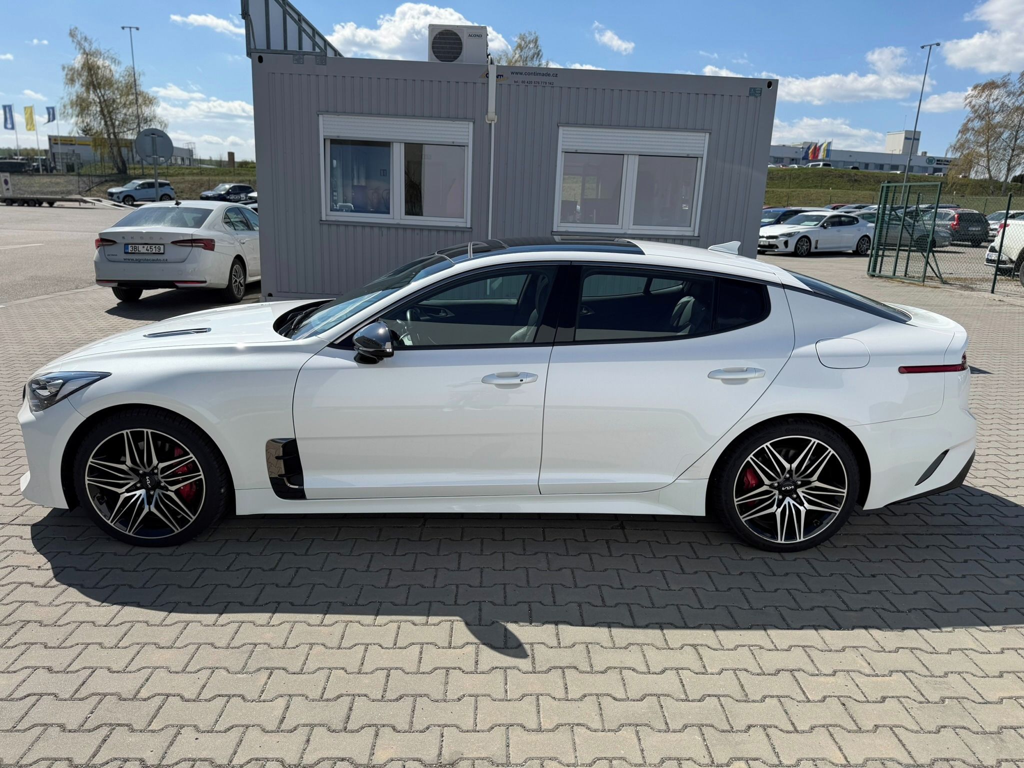 Kia Stinger, 3.3T-GDI 269 kW GT 4x4 - fotka 4