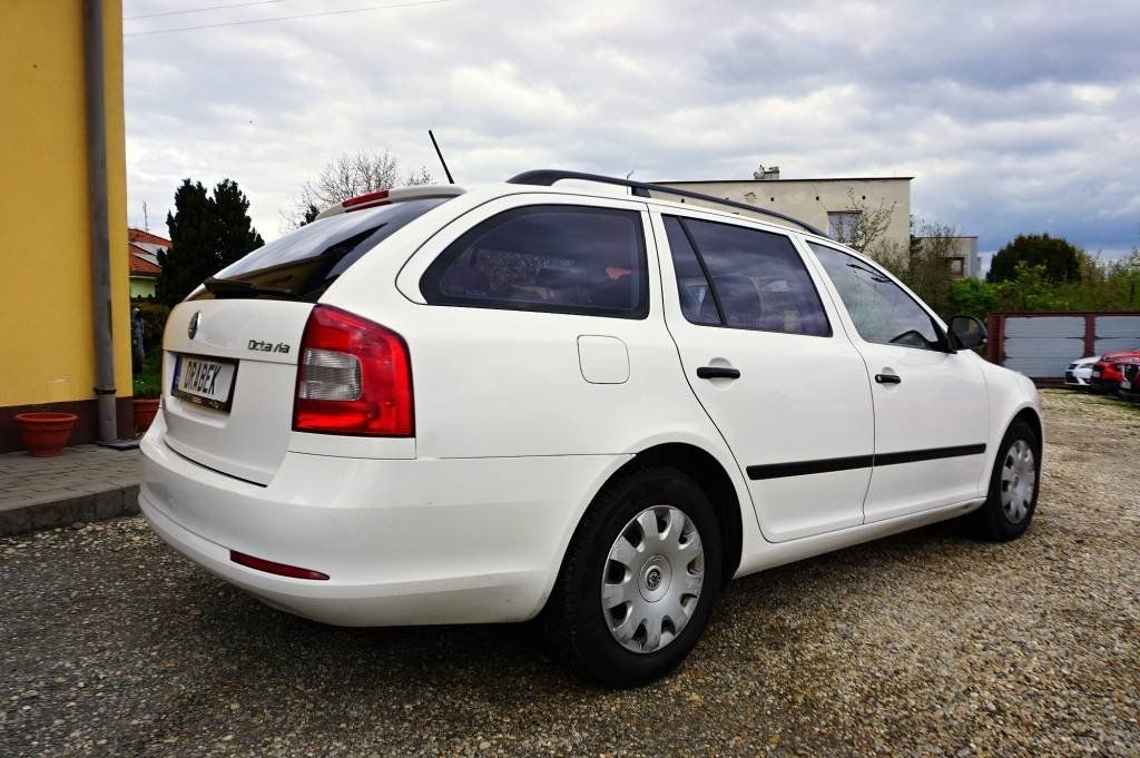 Škoda Octavia, CLASSIC 1,6 TDI 77 kW - fotka 4