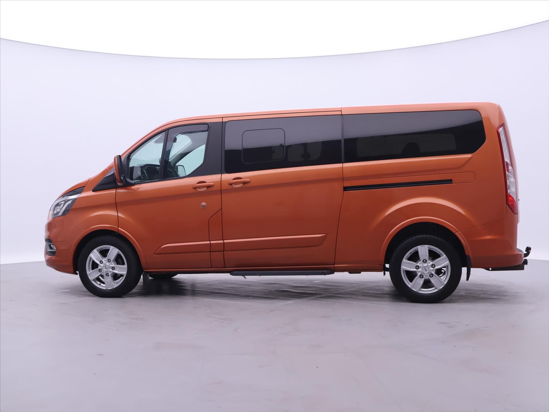 Ford Tourneo Custom, 2,0 EcoBlue 136kW L2 Titanium - fotka 4
