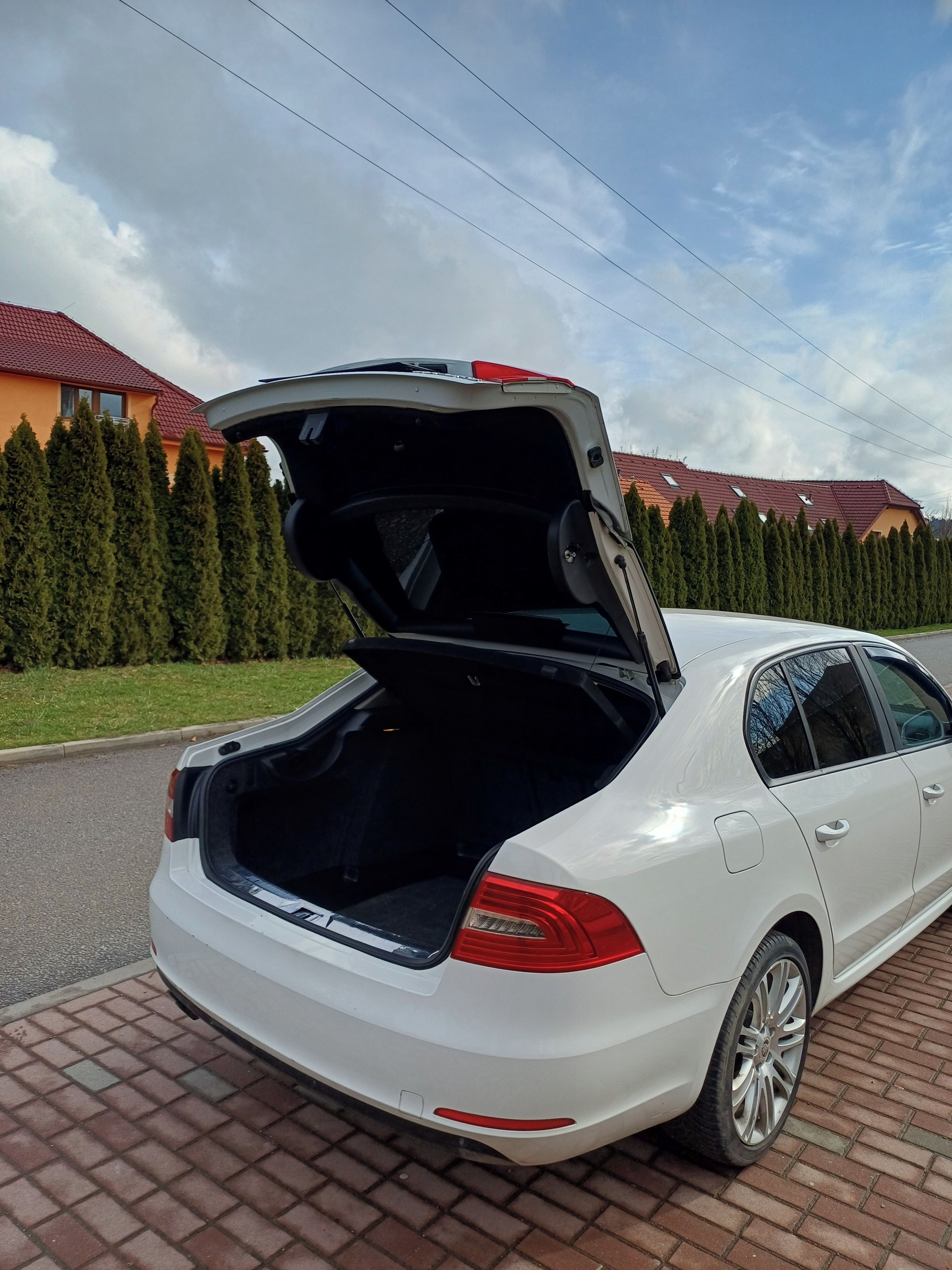 Škoda Superb, 2.0 TDI 103KW DSG STYLE - fotka 6