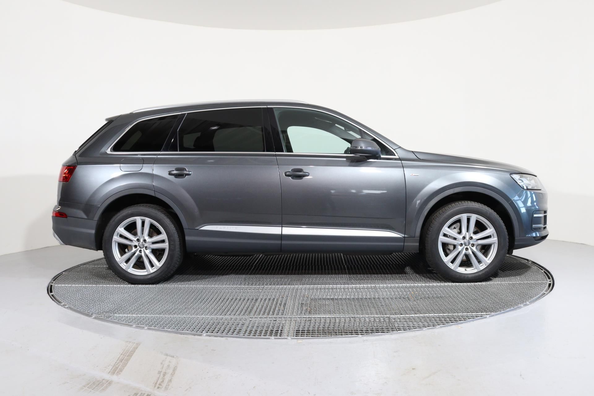 Audi Q7, 3.0 TDI quattroTiptronic SLine - fotka 3