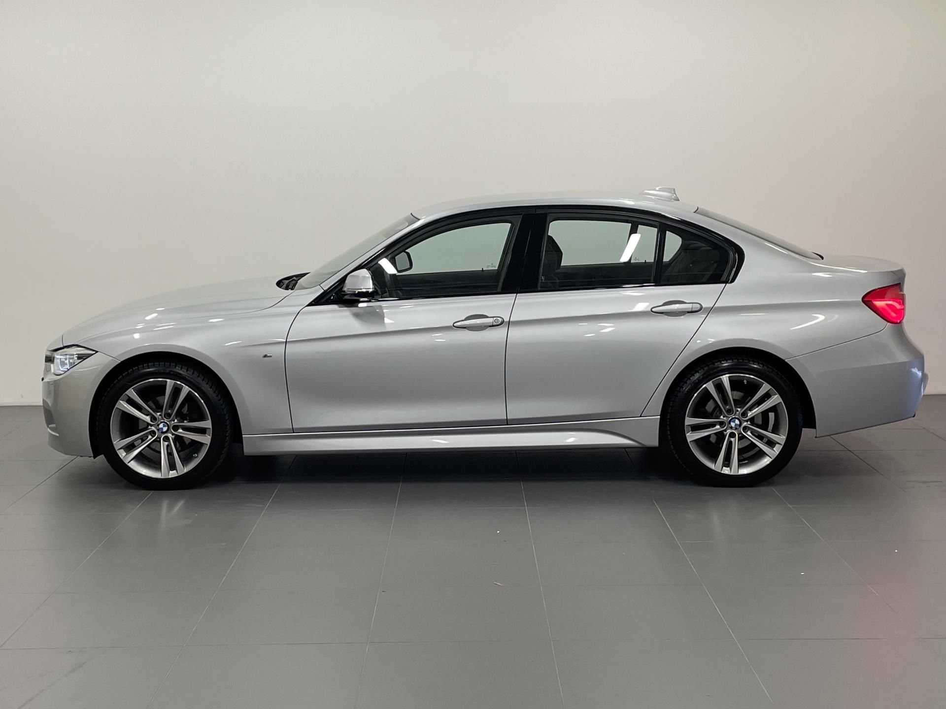 BMW Řada 3, 320d xDrive, Mpaket - fotka 2