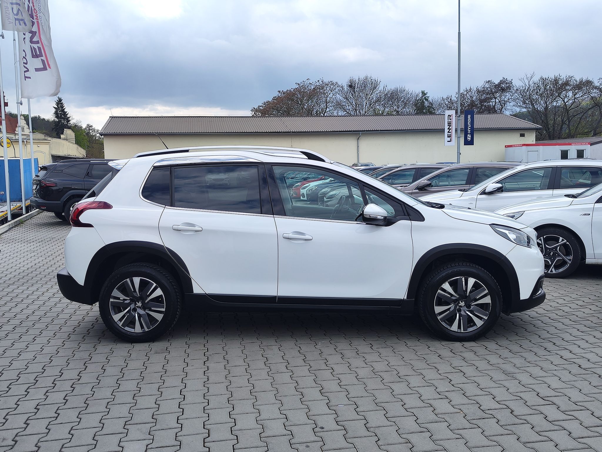 Peugeot 2008, 1.2 Puretech/81kW Allure AT - fotka 4