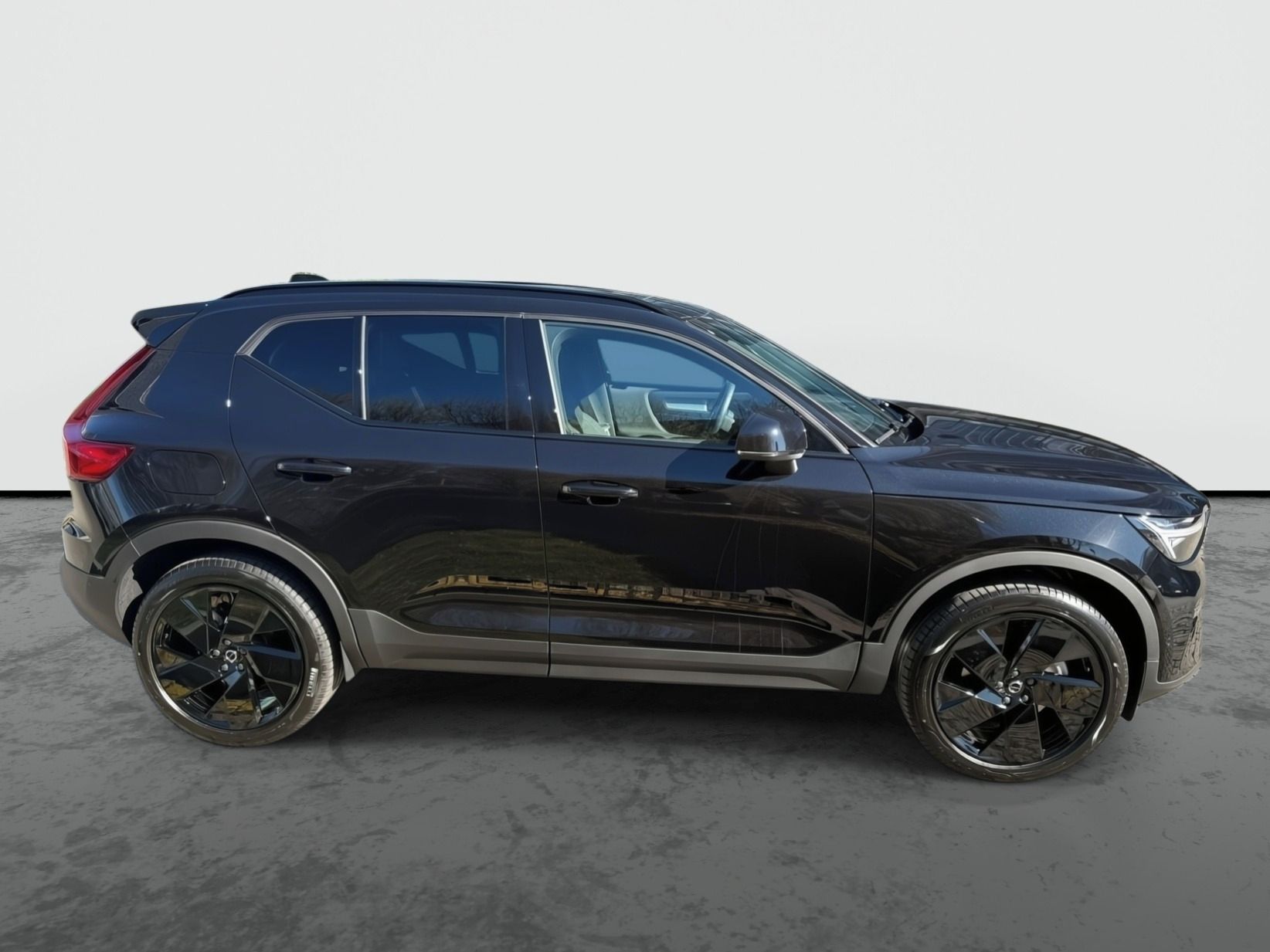 Volvo XC40, B4 ULTRA Black Ed + Light pak - fotka 3