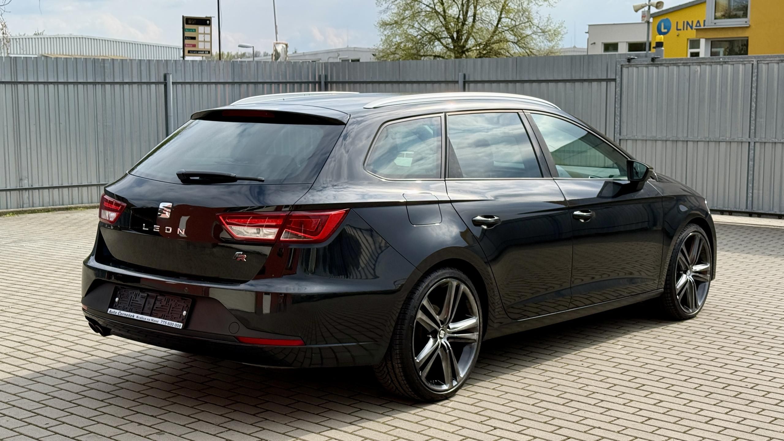 Seat Leon, ST*2.0TDi*135kW*FR*LED*ACC* - fotka 3