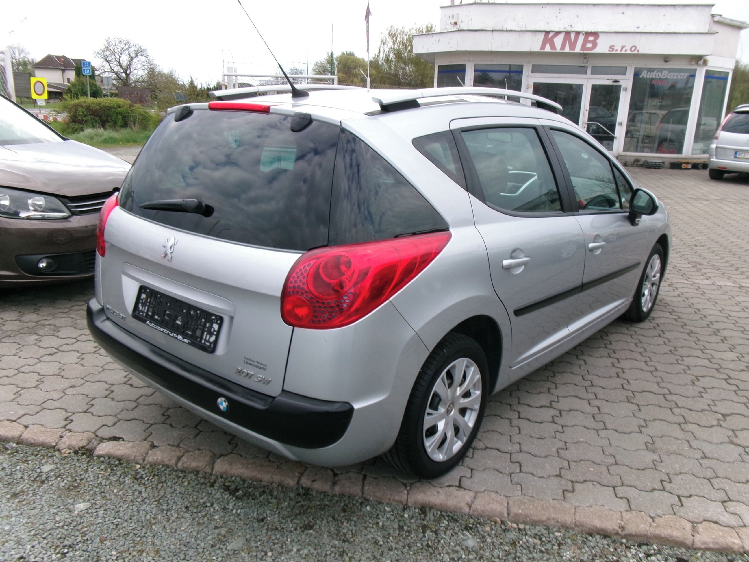 Peugeot 207, 1.4i 70kw,Panorama,serviska - fotka 6