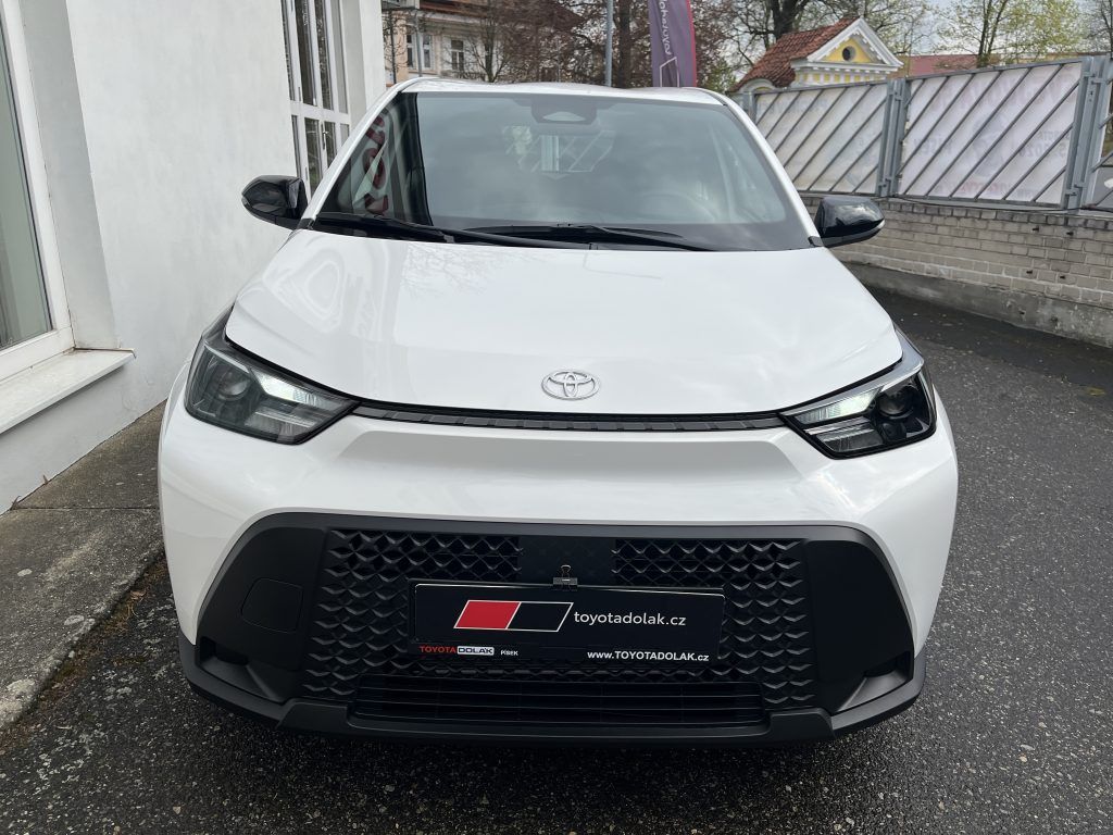 Toyota Aygo, 1.5L HEV Comfort - fotka 2