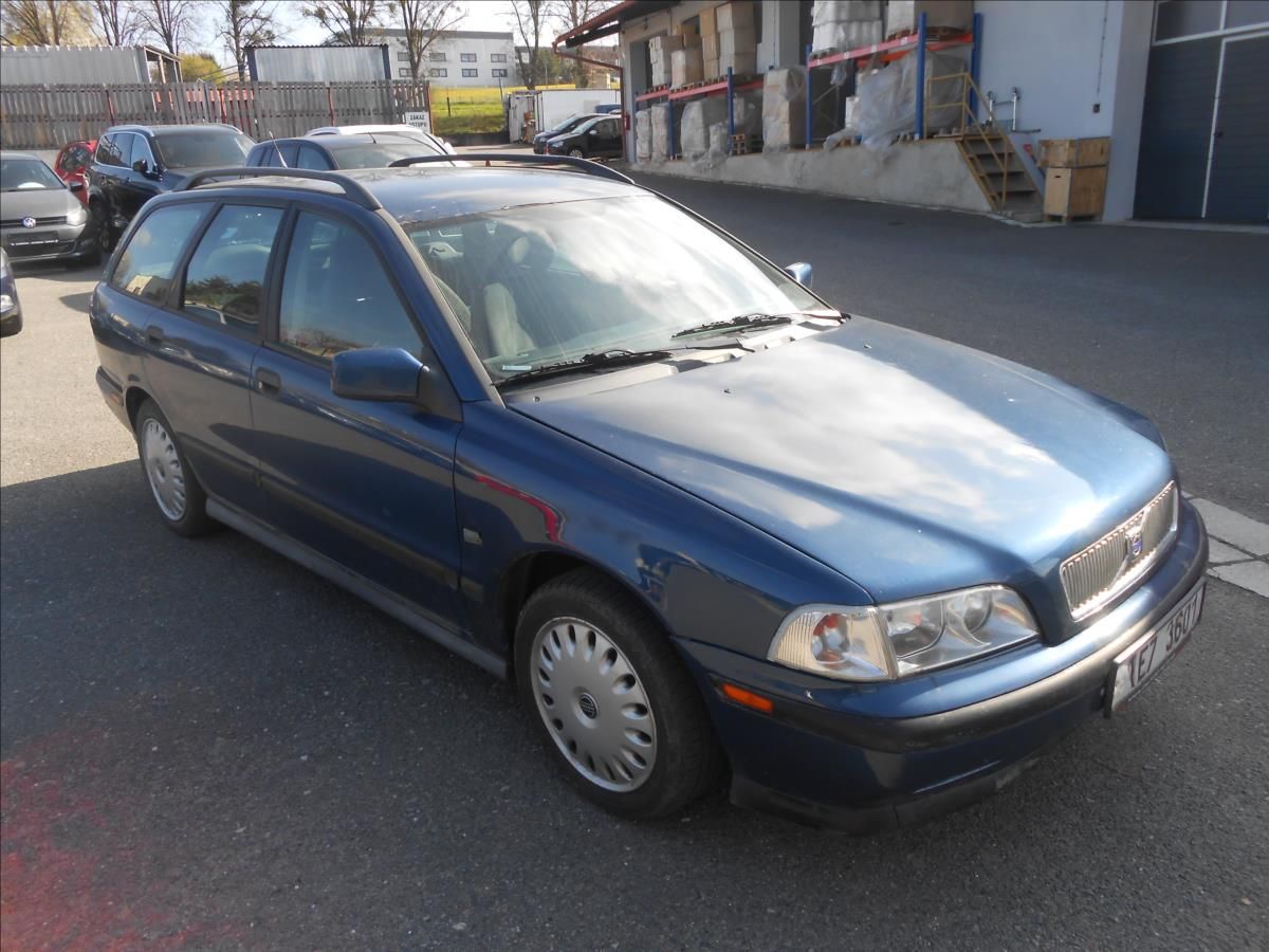 Volvo V40, 1,9 D 70Kw - fotka 3