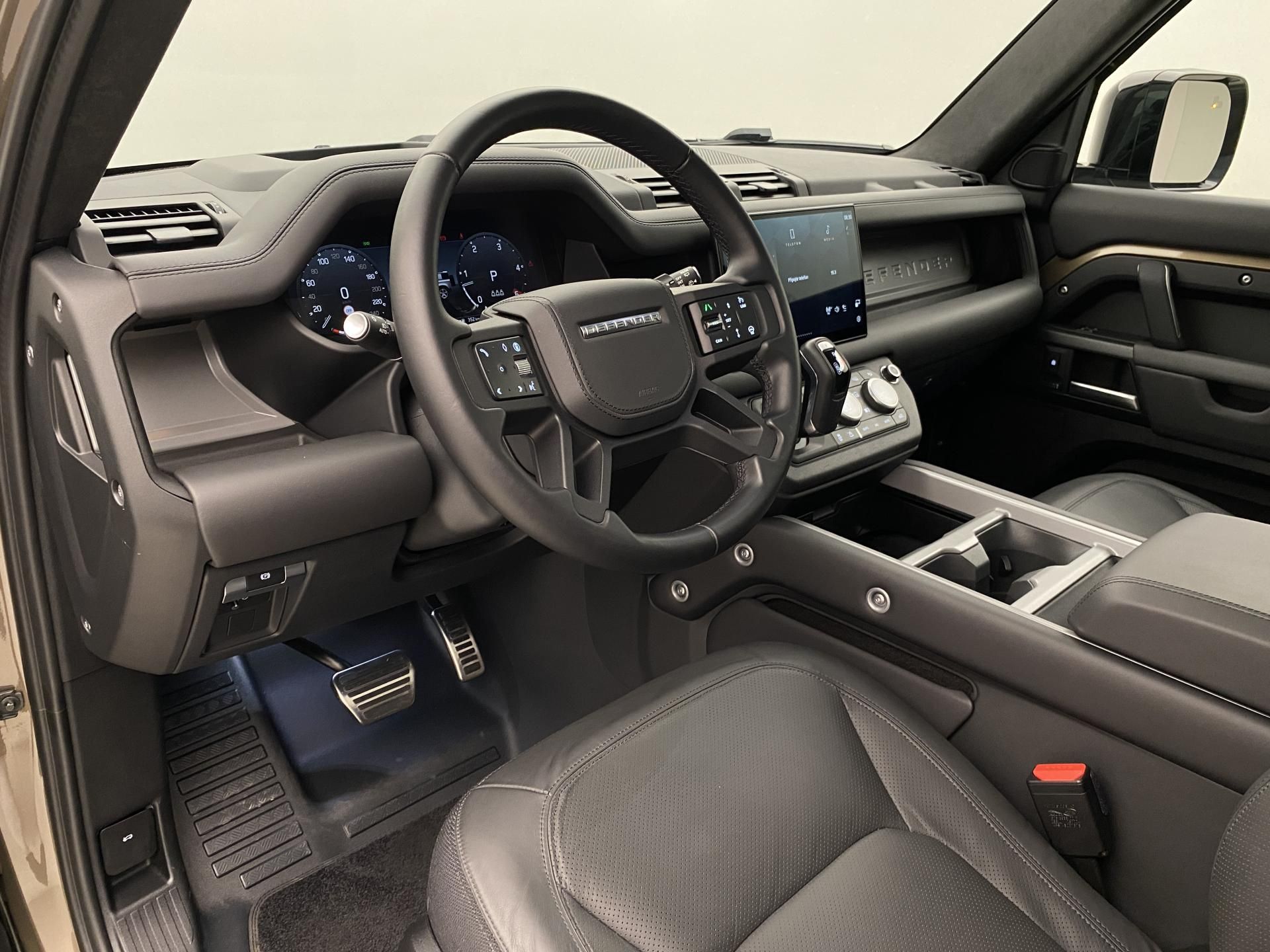 Land Rover Defender, 110 D300 X AWD AUT CZ - fotka 4