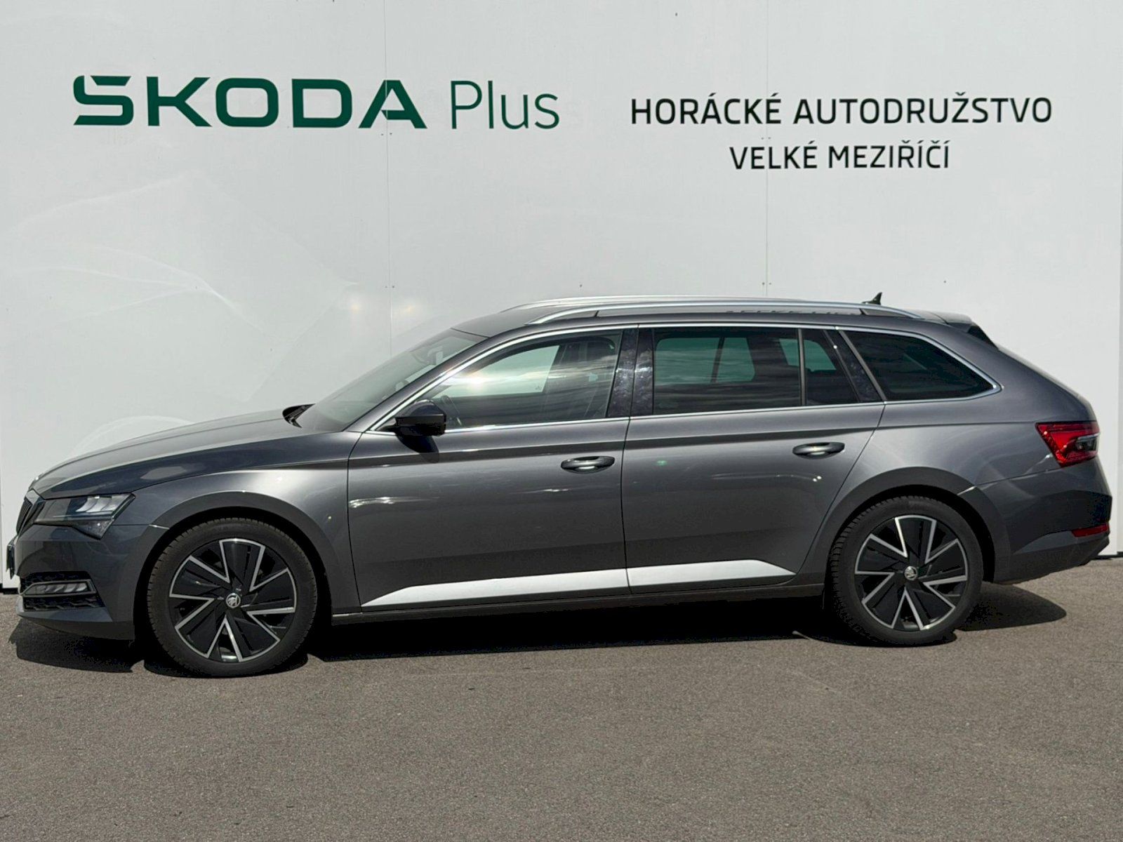 Škoda Superb, combi Style Plus 2,0 TSI 140 k - fotka 3