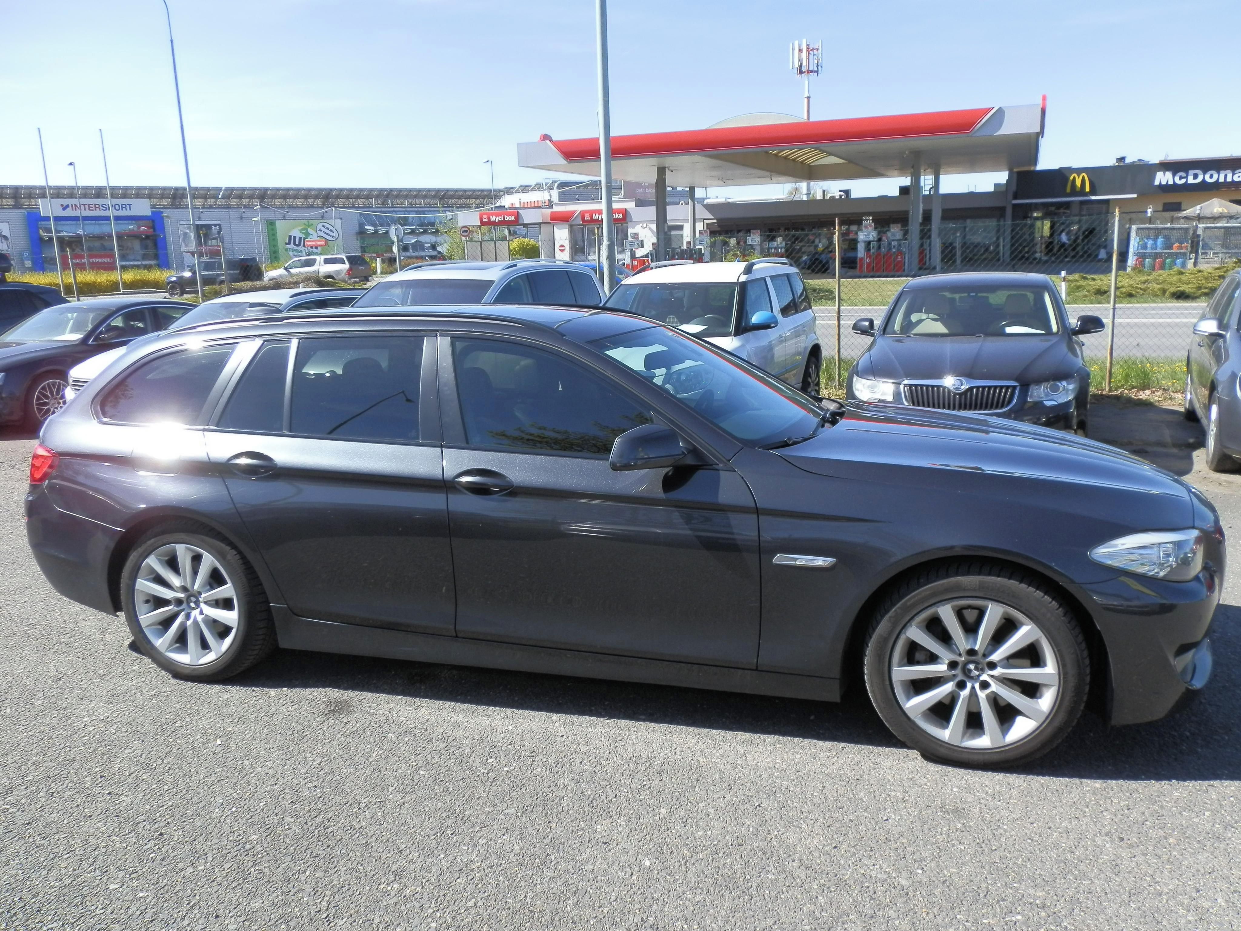 BMW Řada 5, 530D - fotka 6