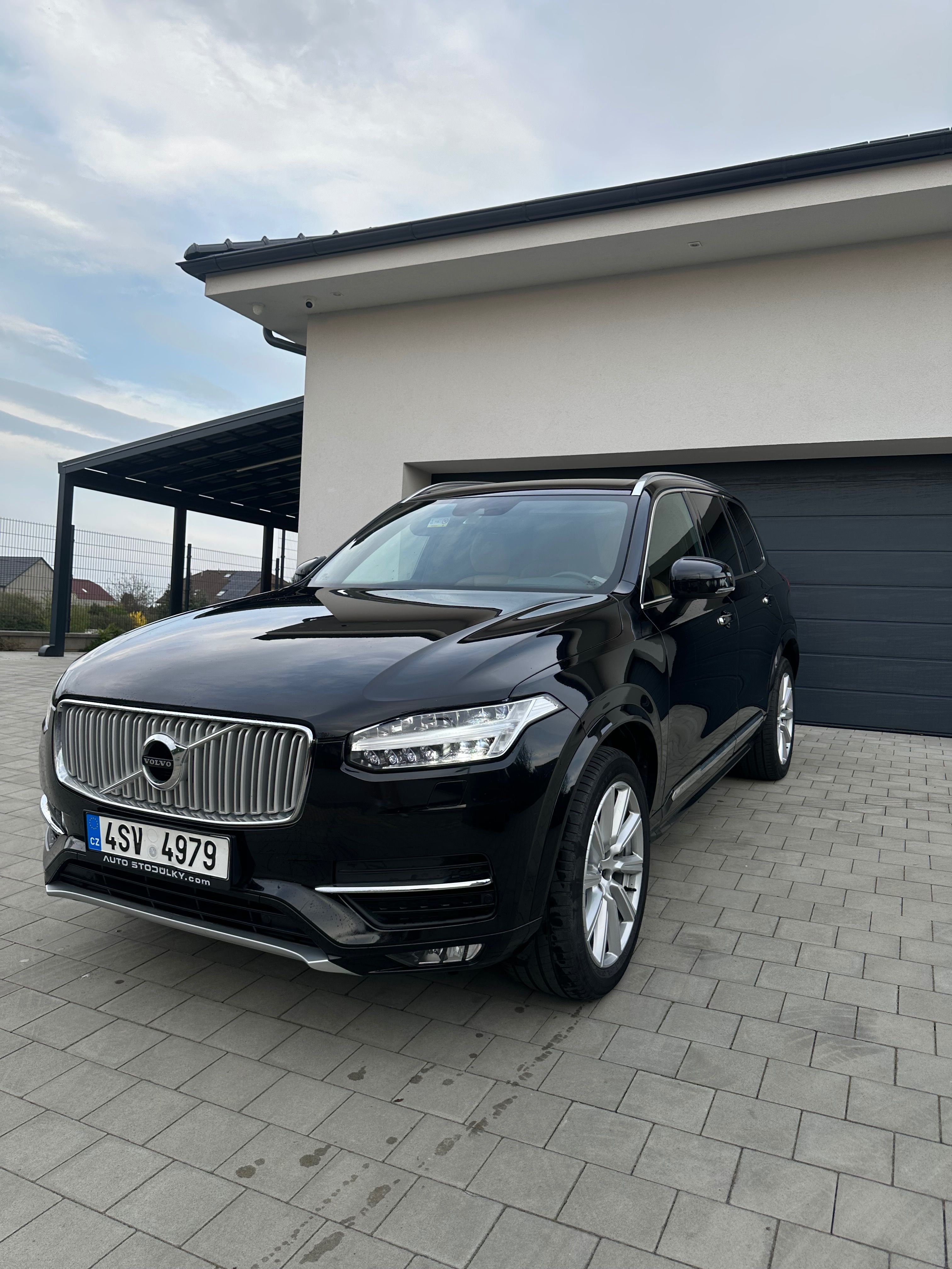 Volvo XC90, T6 AWD, 7 míst, tažné, 1.maj - fotka 4