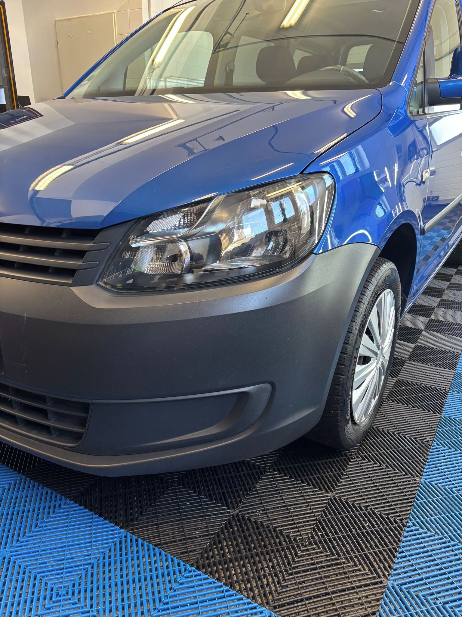 Volkswagen Caddy, 7 mistna plny servis záruka - fotka 3