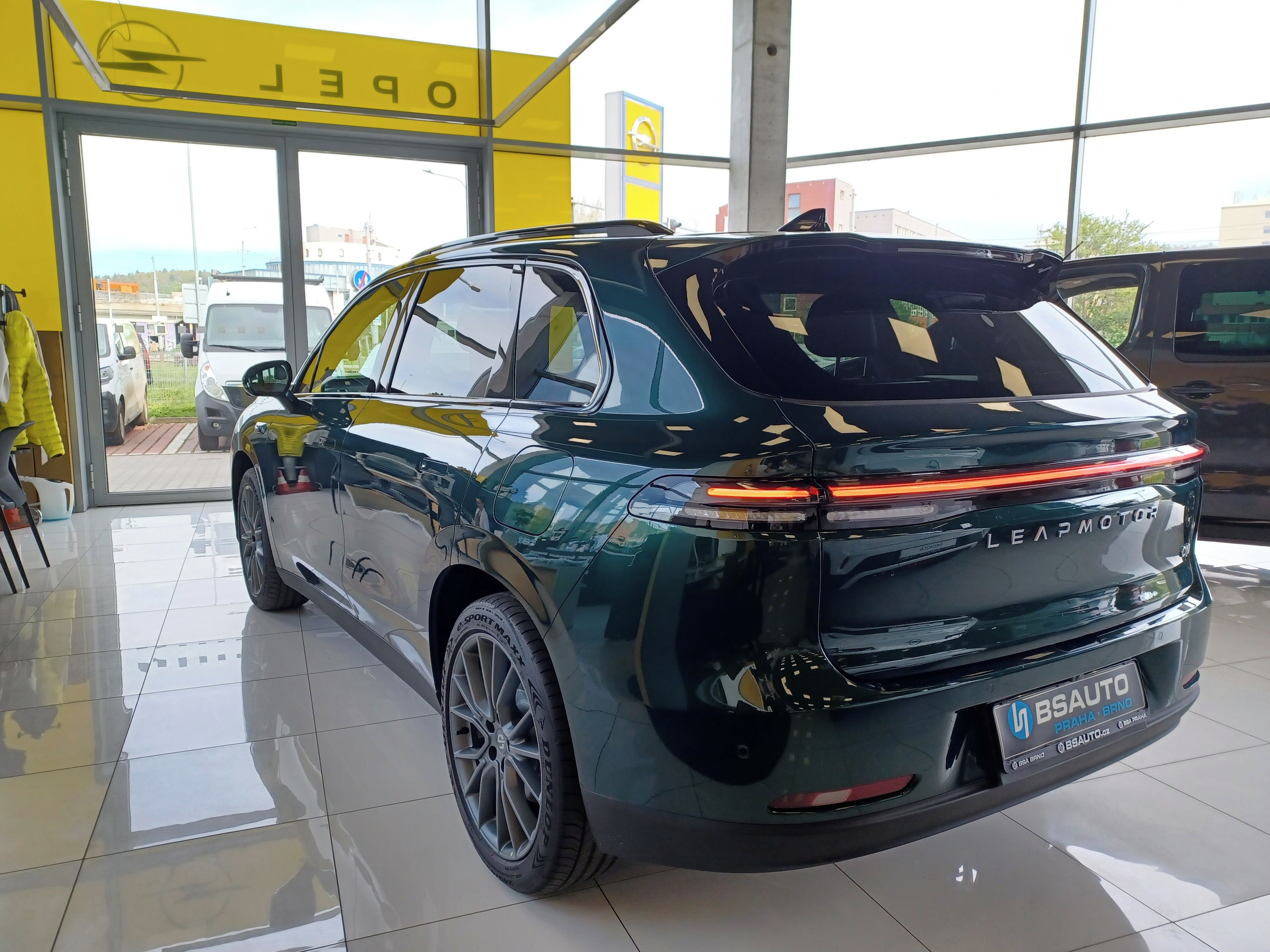 Leapmotor C10 REEV, 158kW s prodlužovačem dojezdu - fotka 5