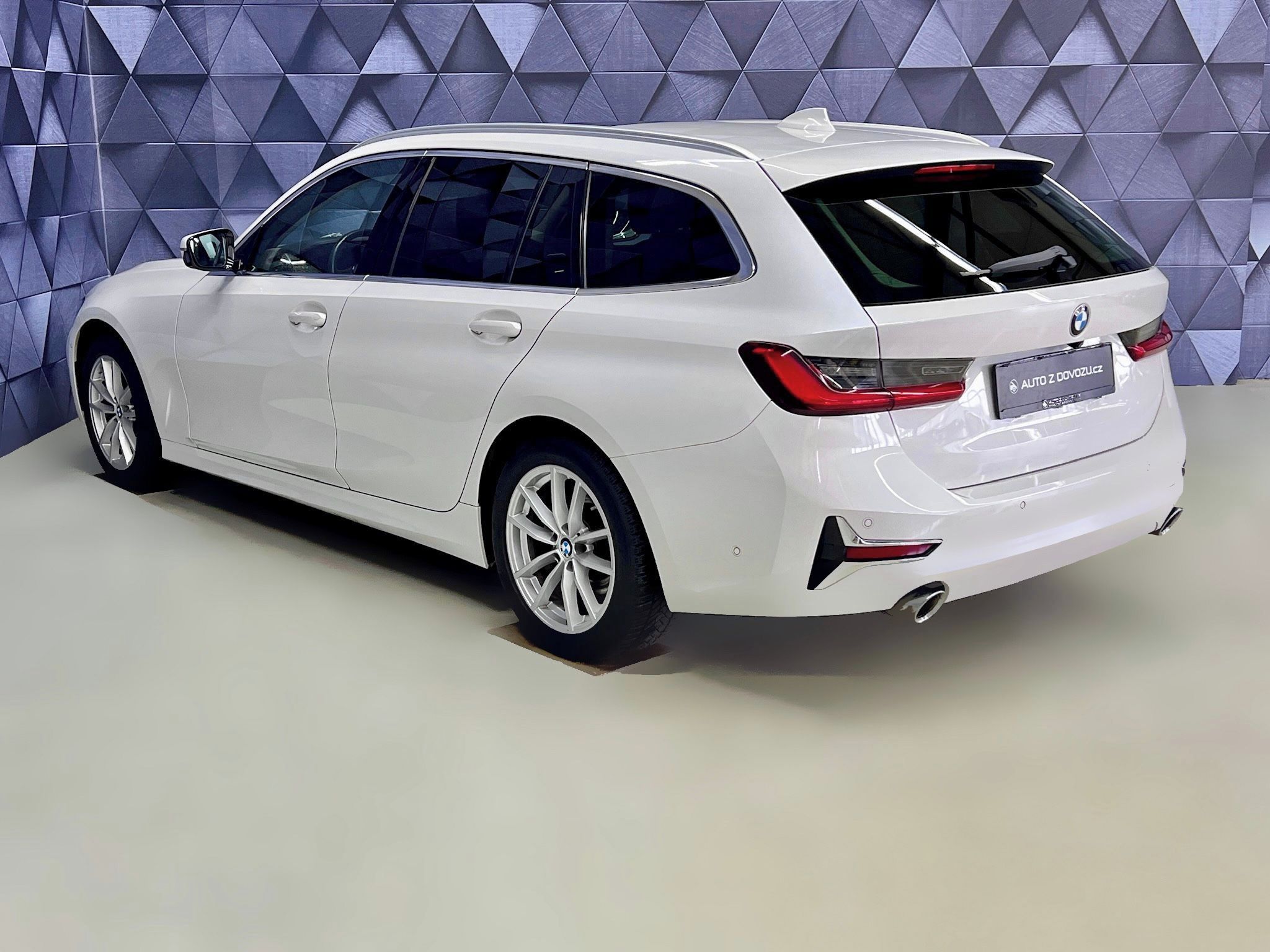 BMW Řada 3, 320d xDrive LUXURY, EL. TAŽNÉ - fotka 5