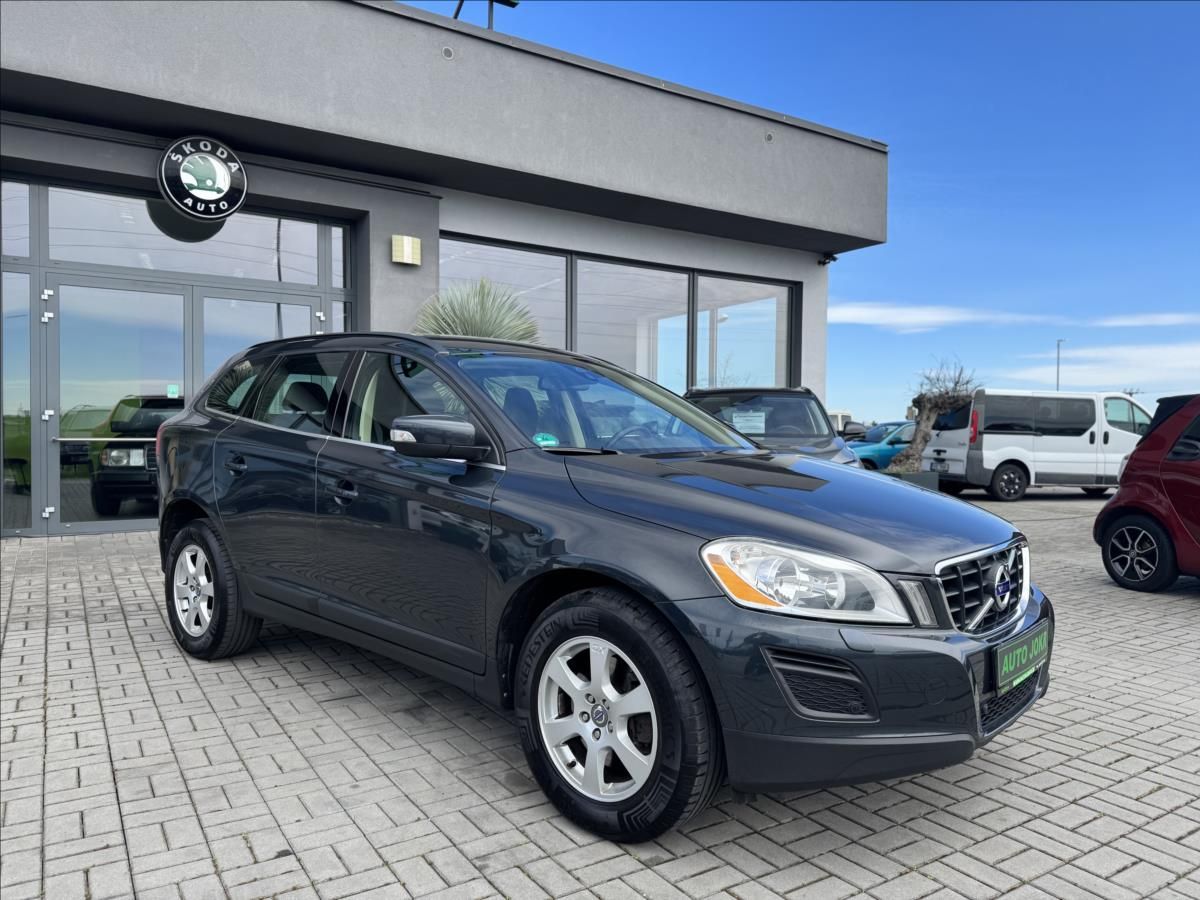 Volvo XC60, 2,4 D4 120kW AUTOMAT AWD  Mome - fotka 4