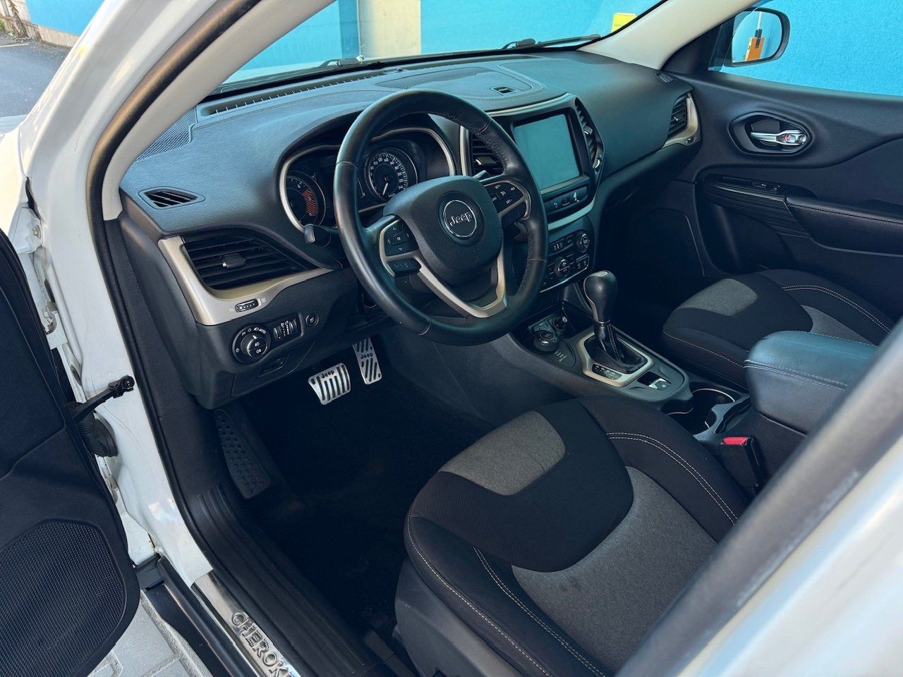 Jeep Cherokee, 2.0 L TD Longitude - fotka 6