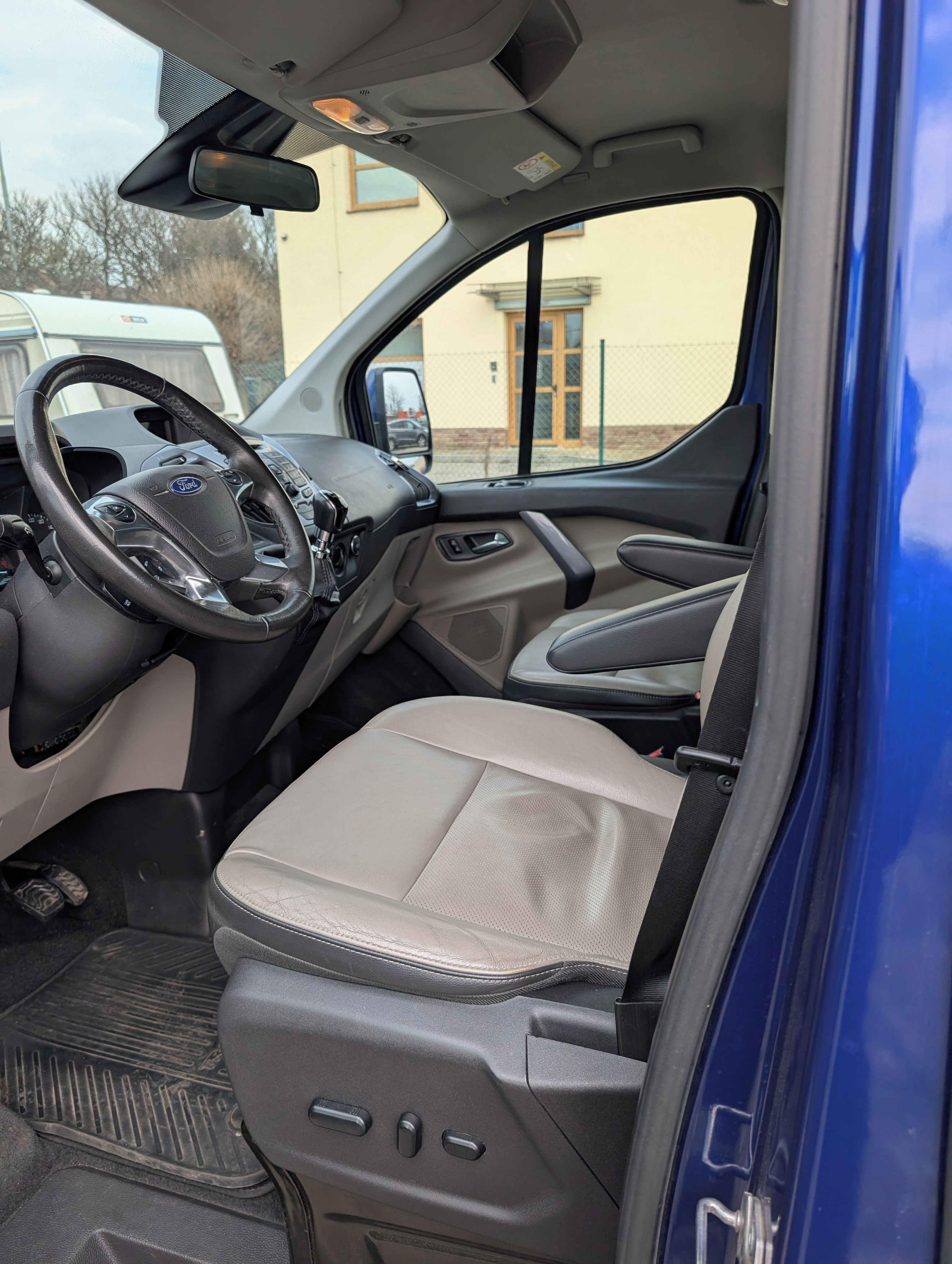 Ford Tourneo Custom, 2,0 EcoBlue - fotka 4