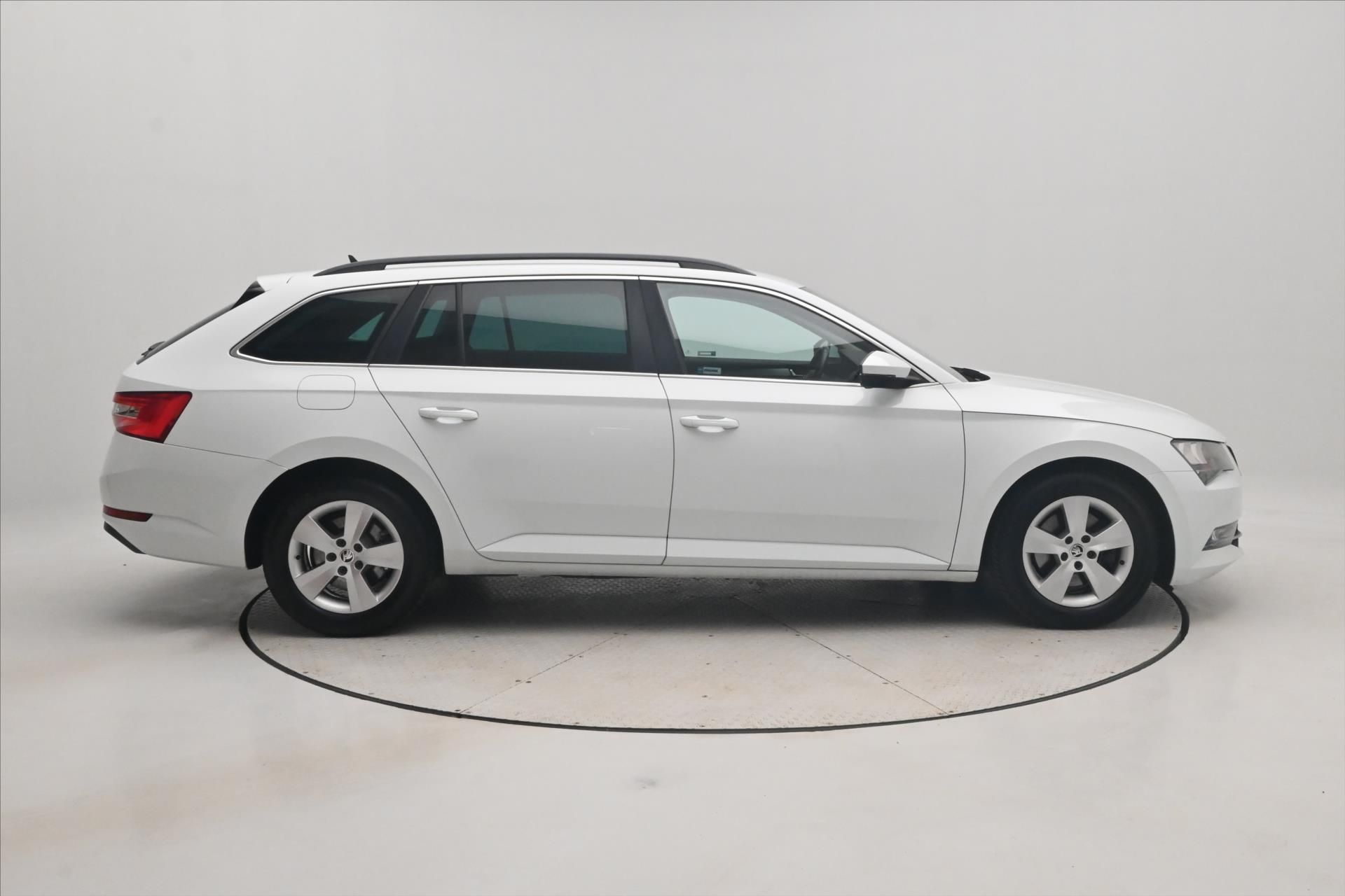 Škoda Superb, 1,6 TDI 88kW Ambition Záruka a - fotka 4