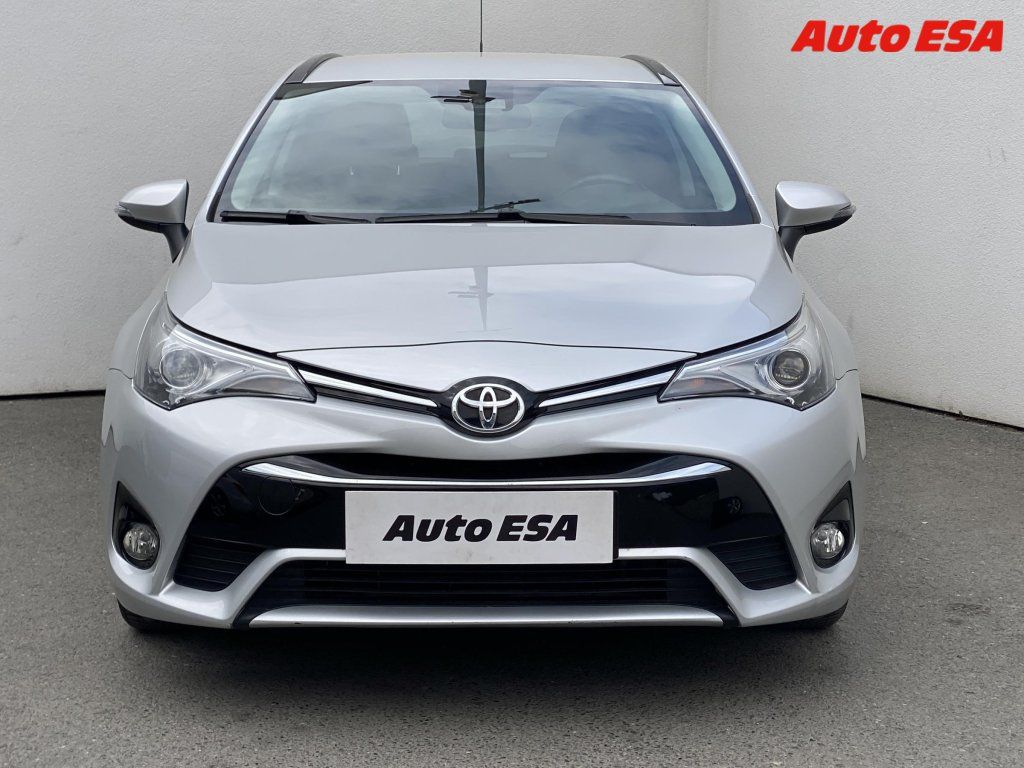 Toyota Avensis, 2.0 D-4D,Sport,kůže,+ALU - fotka 2
