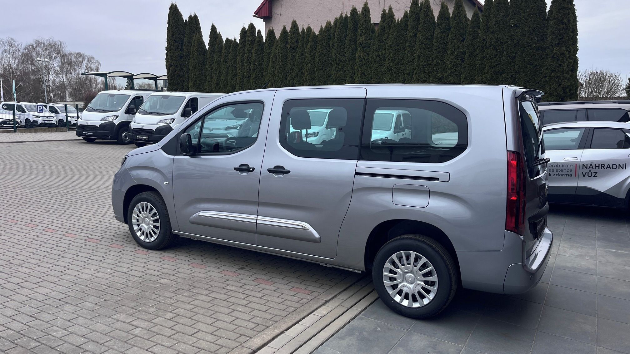 Toyota Proace City Verso, L2 1,2i 110PS Business 7 MÍST - fotka 4