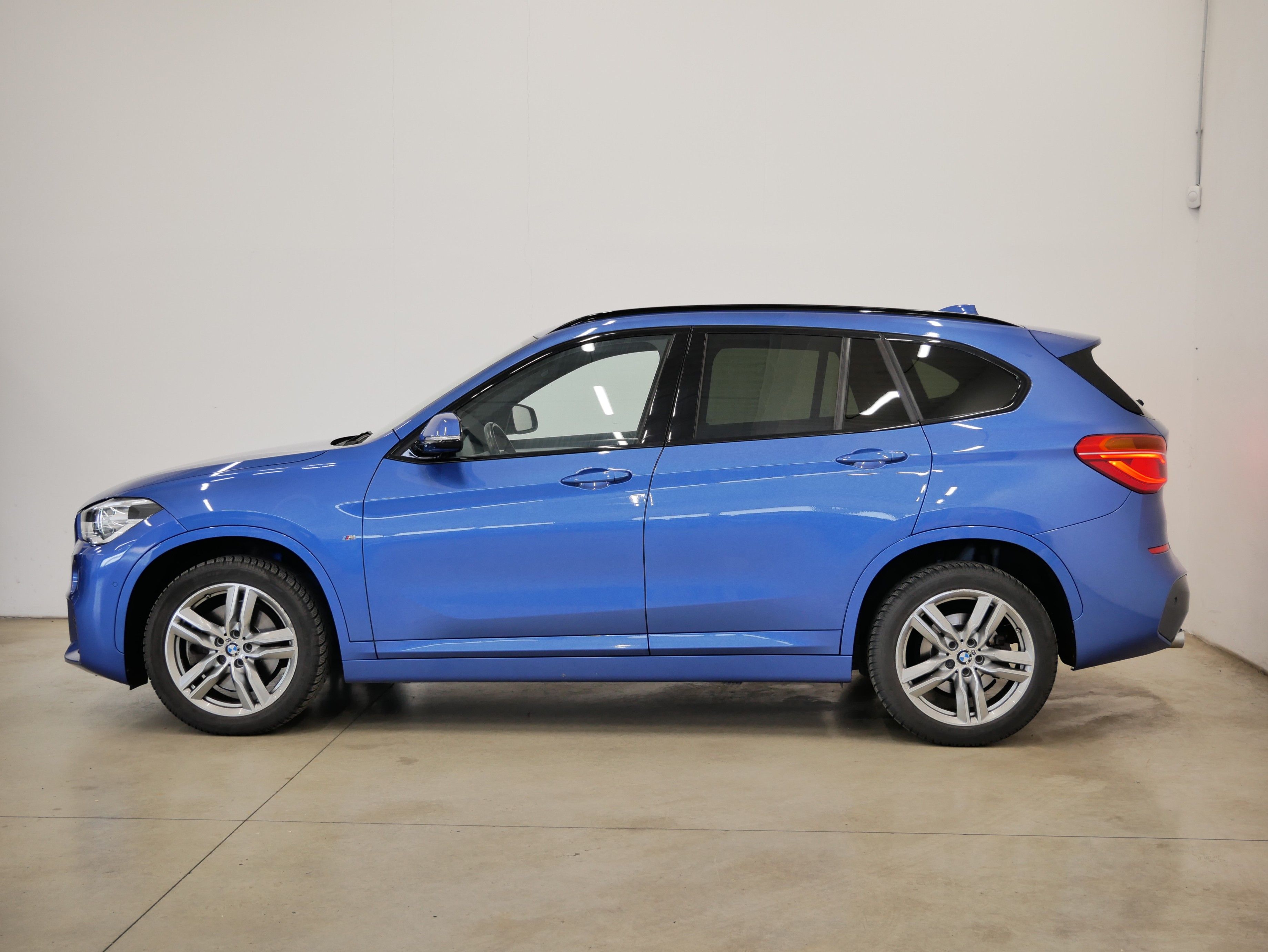 BMW X1, 2.0 xDrive20d 140kW M SPORT - fotka 3