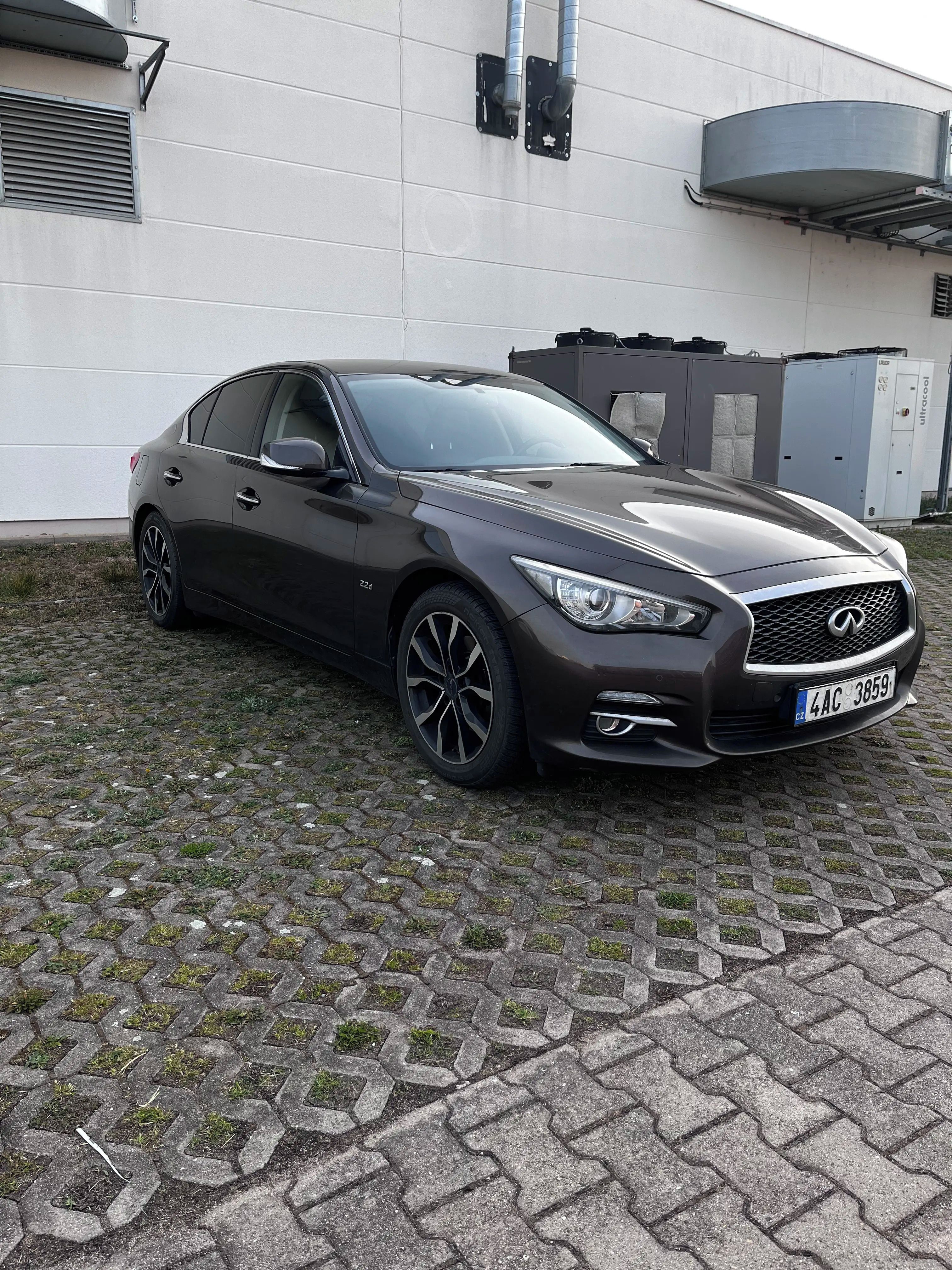 Infiniti Q50 - fotka 4