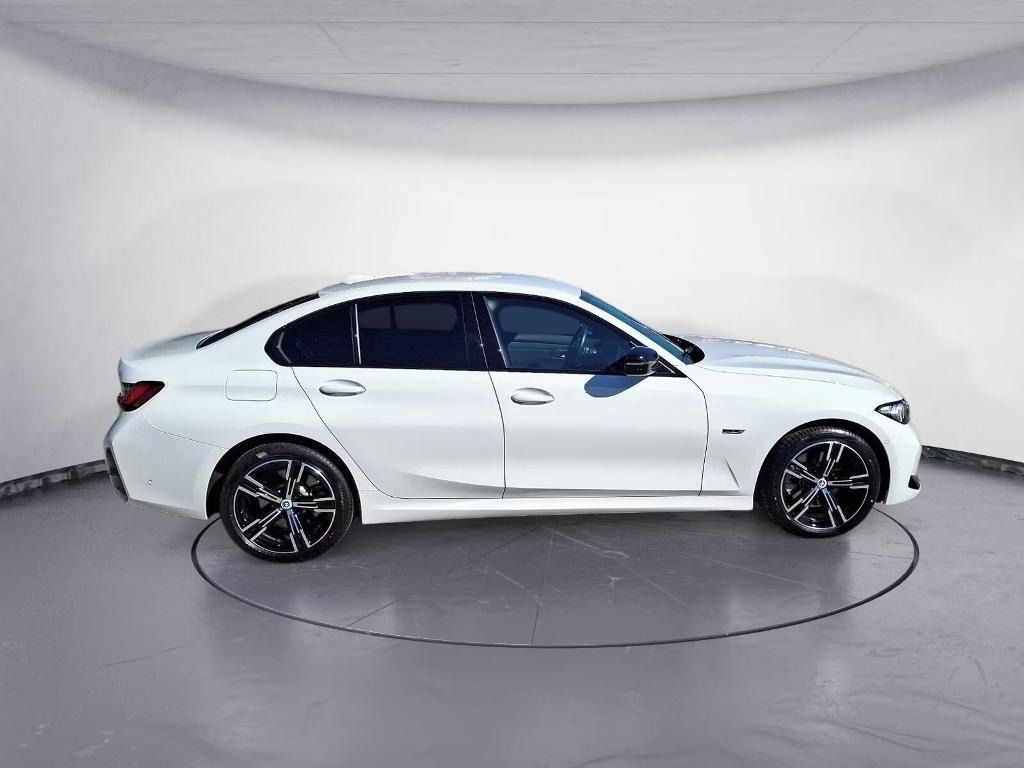 BMW Řada 3, 330 e xDrive Automatik M Sport - fotka 4