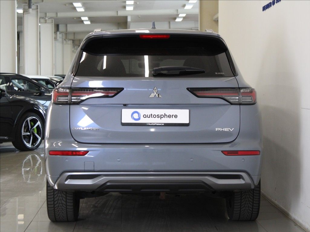 Mitsubishi Outlander, 2,4 PHEV AWD Instyle 12tkm. - fotka 4