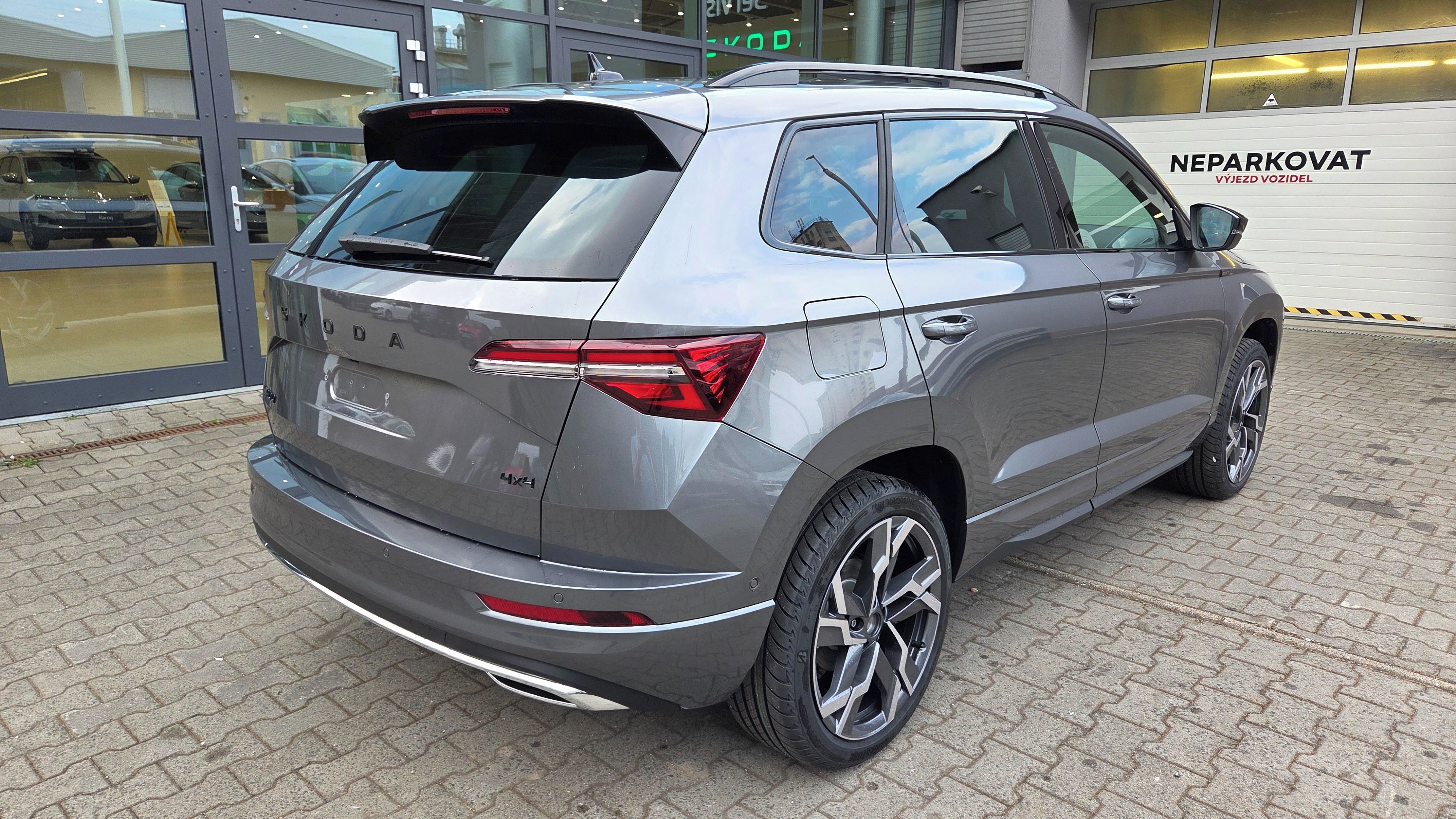 Škoda Karoq, Sportline TSI 140 kW DSG 4x4 - fotka 3