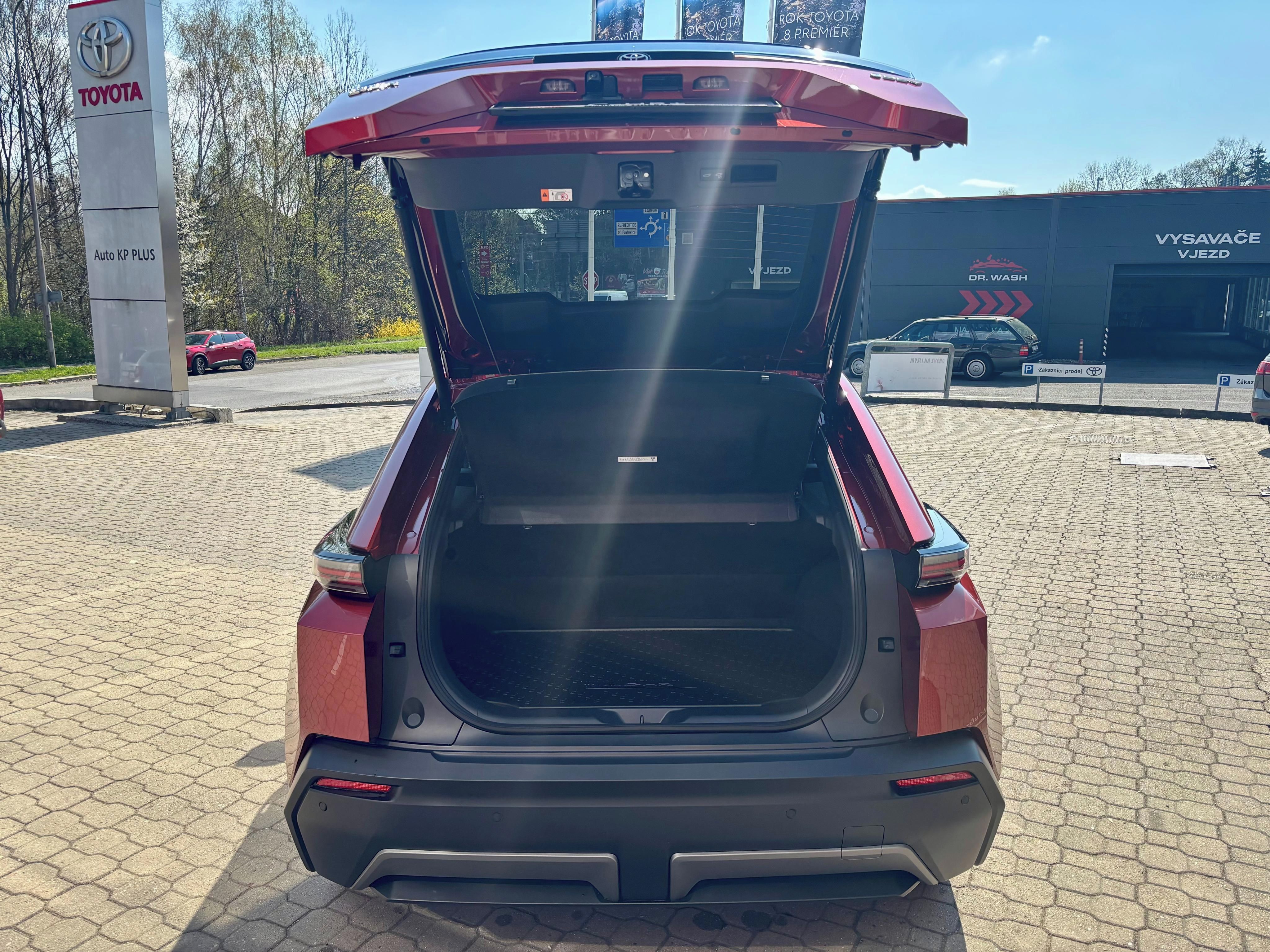 Toyota C-HR, +, 224k Style+Dynamic - fotka 6